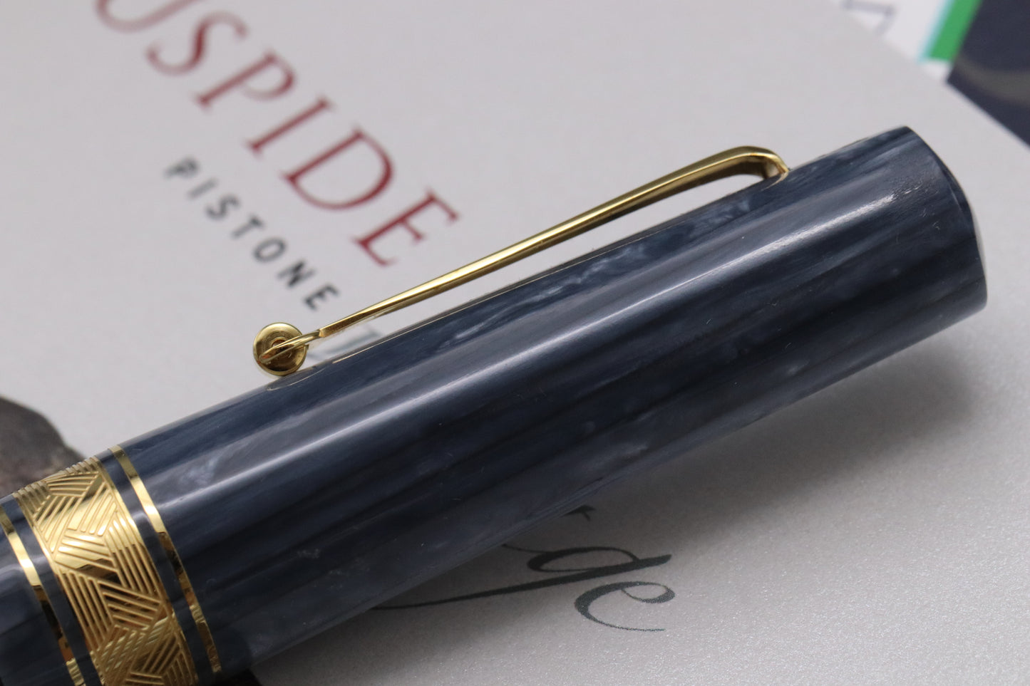 Leonardo Cuspide Mineral Grey LE70 Fountain Pen