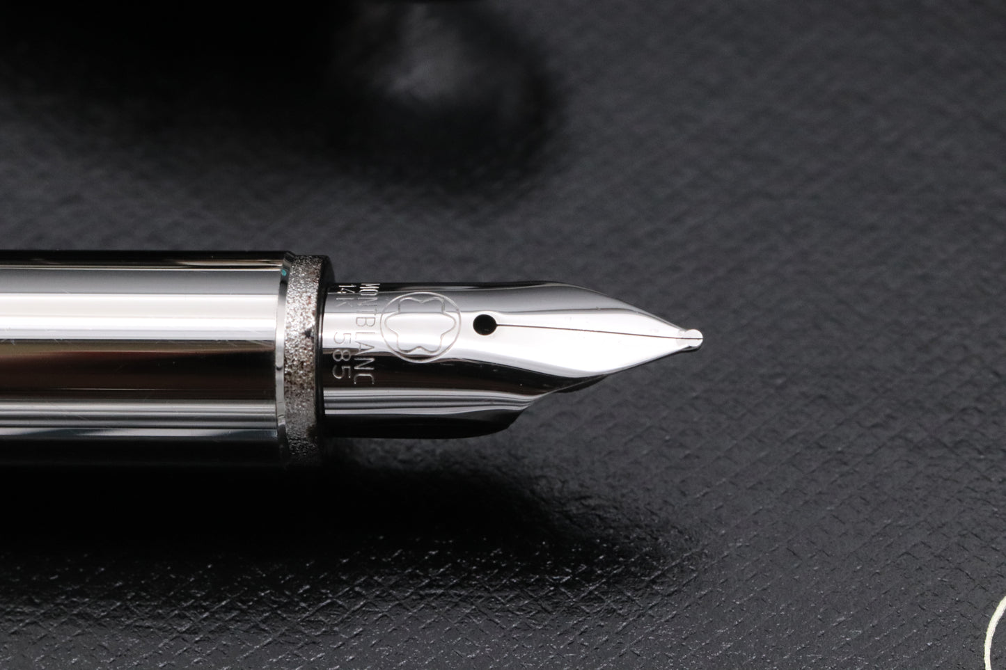 Montblanc Starwalker Rubber Platinum Fountain Pen