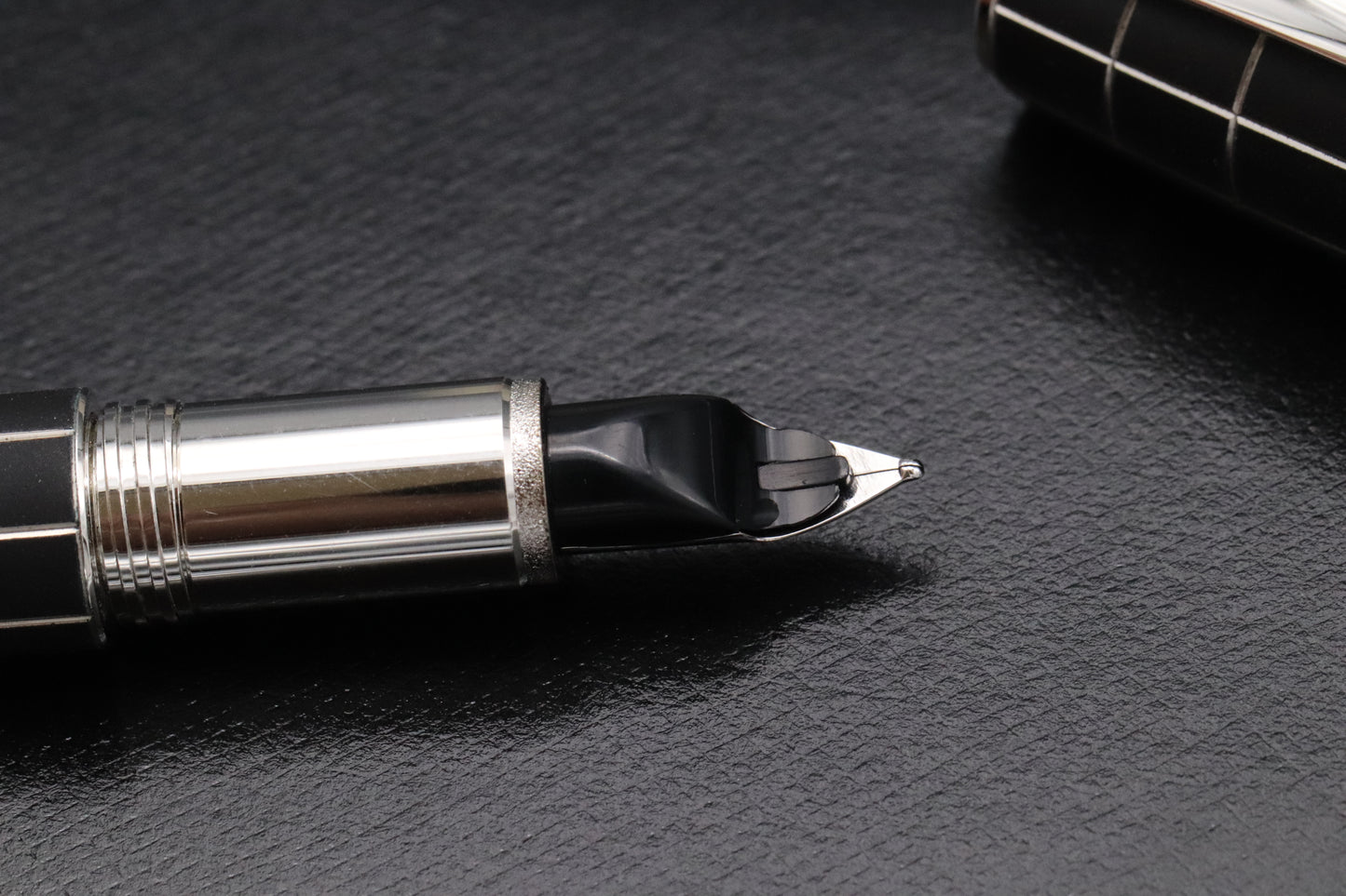 Montblanc Starwalker Rubber Platinum Fountain Pen