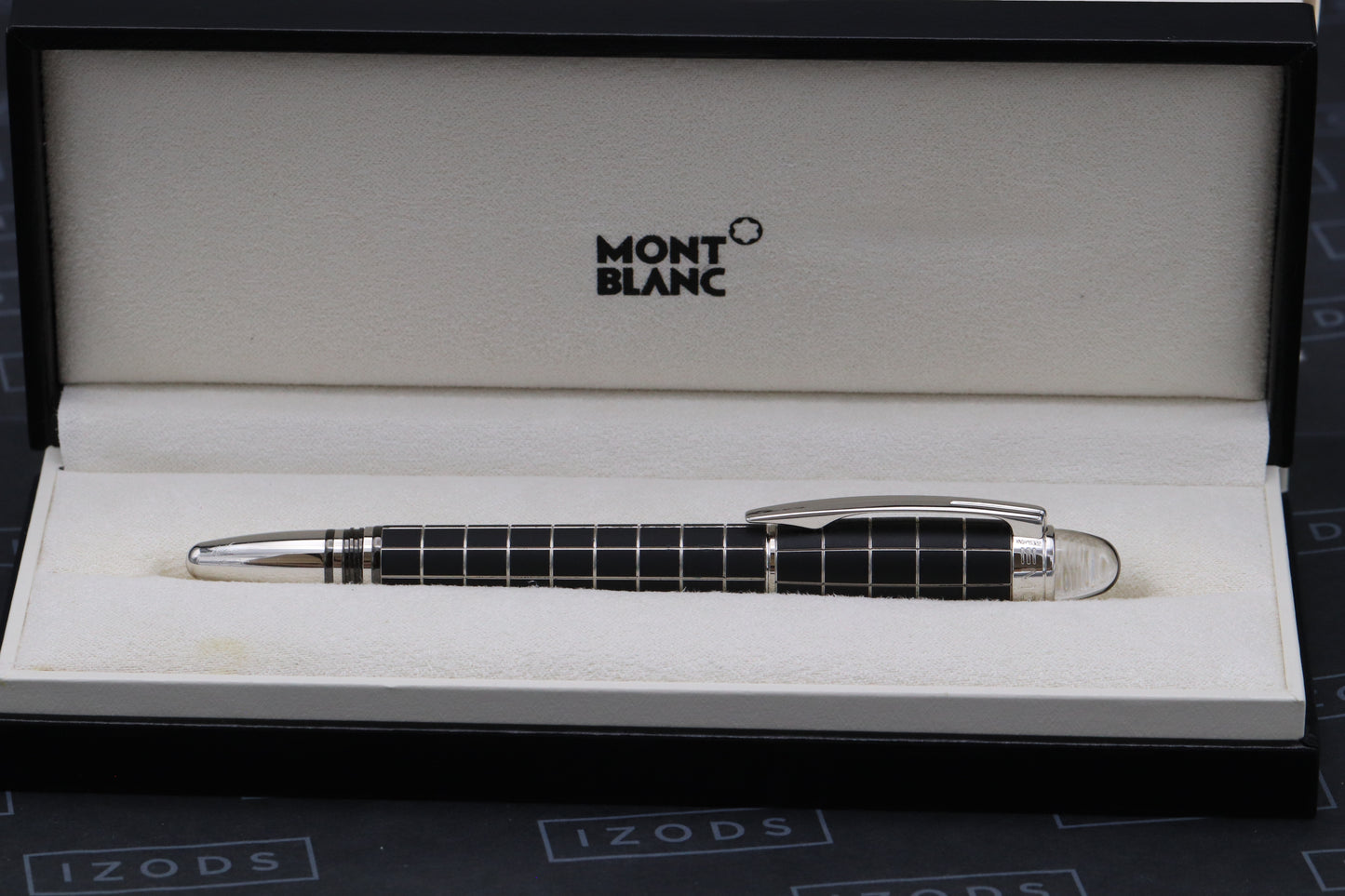 Montblanc Starwalker Rubber Platinum Fountain Pen