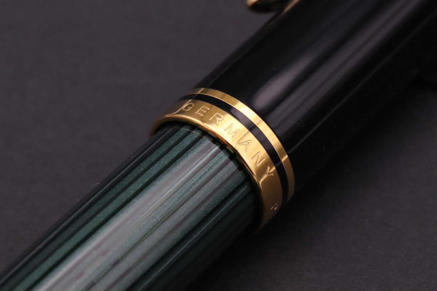 Pelikan Souveran M800 Green Black Fountain Pen - Broad Nib - Transparent Barrel