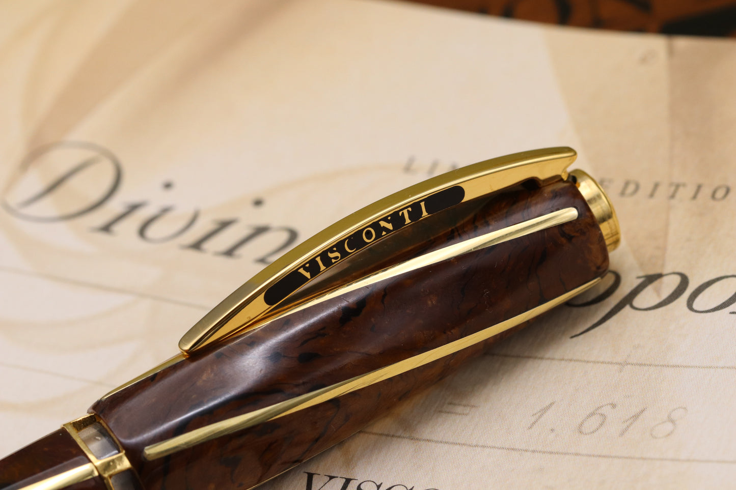 Visconti Divina Proporzione Burlwood Celluloid Solid Gold Fountain Pen - UNUSED
