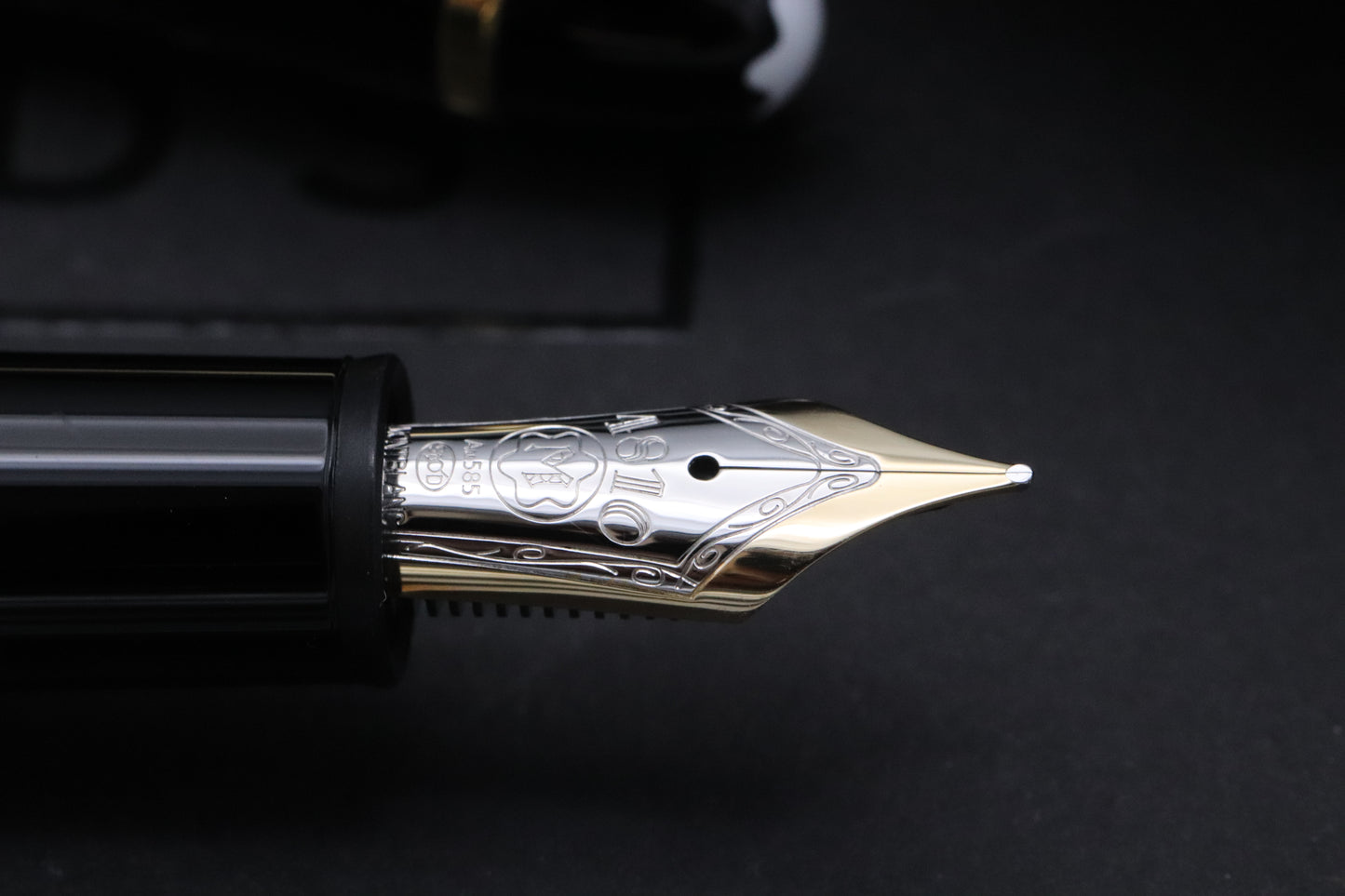 Montblanc Meisterstuck 147 Traveller Gold Coated Fountain Pen with Pouch