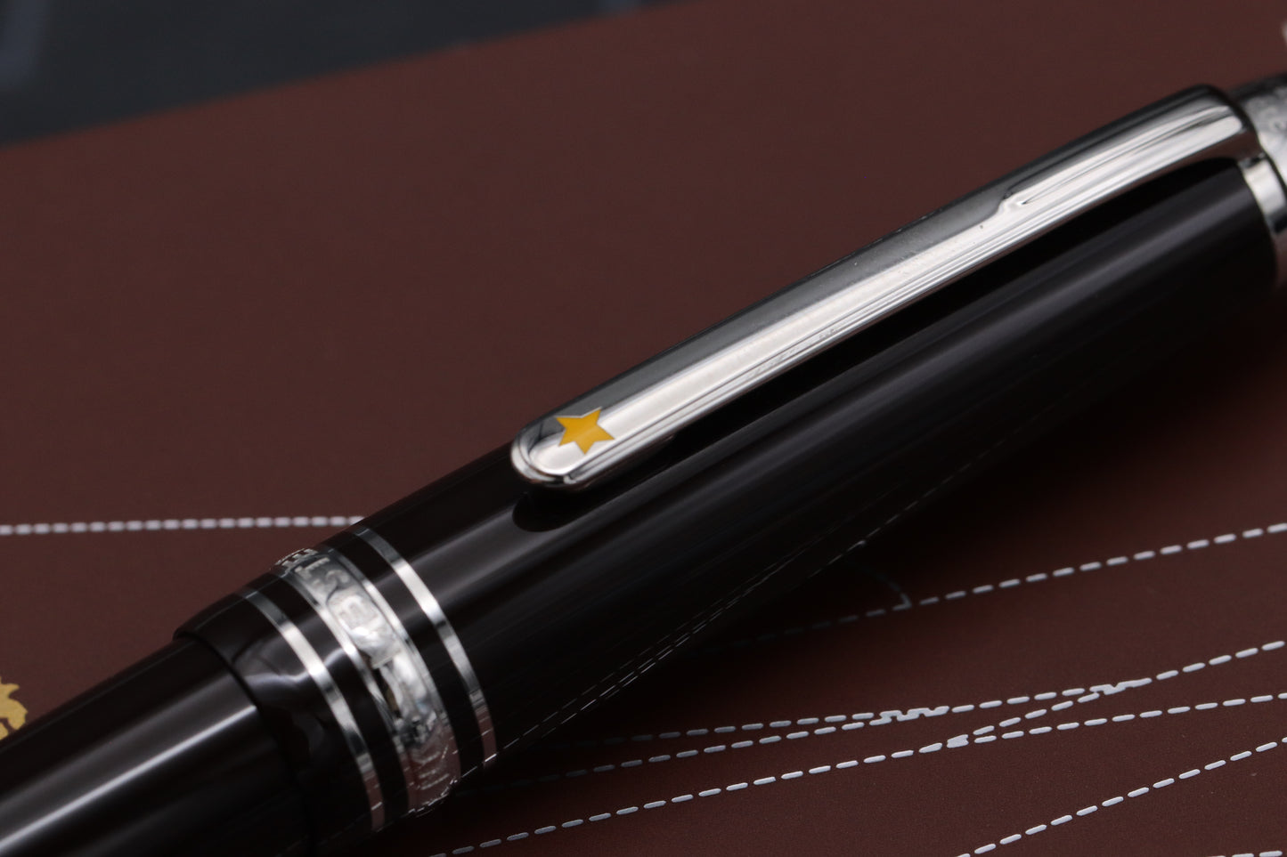 Montblanc Meisterstuck Classique Le Petit Prince Aviator Fountain Pen - Rare Factory Error Upside Down Cap Ring