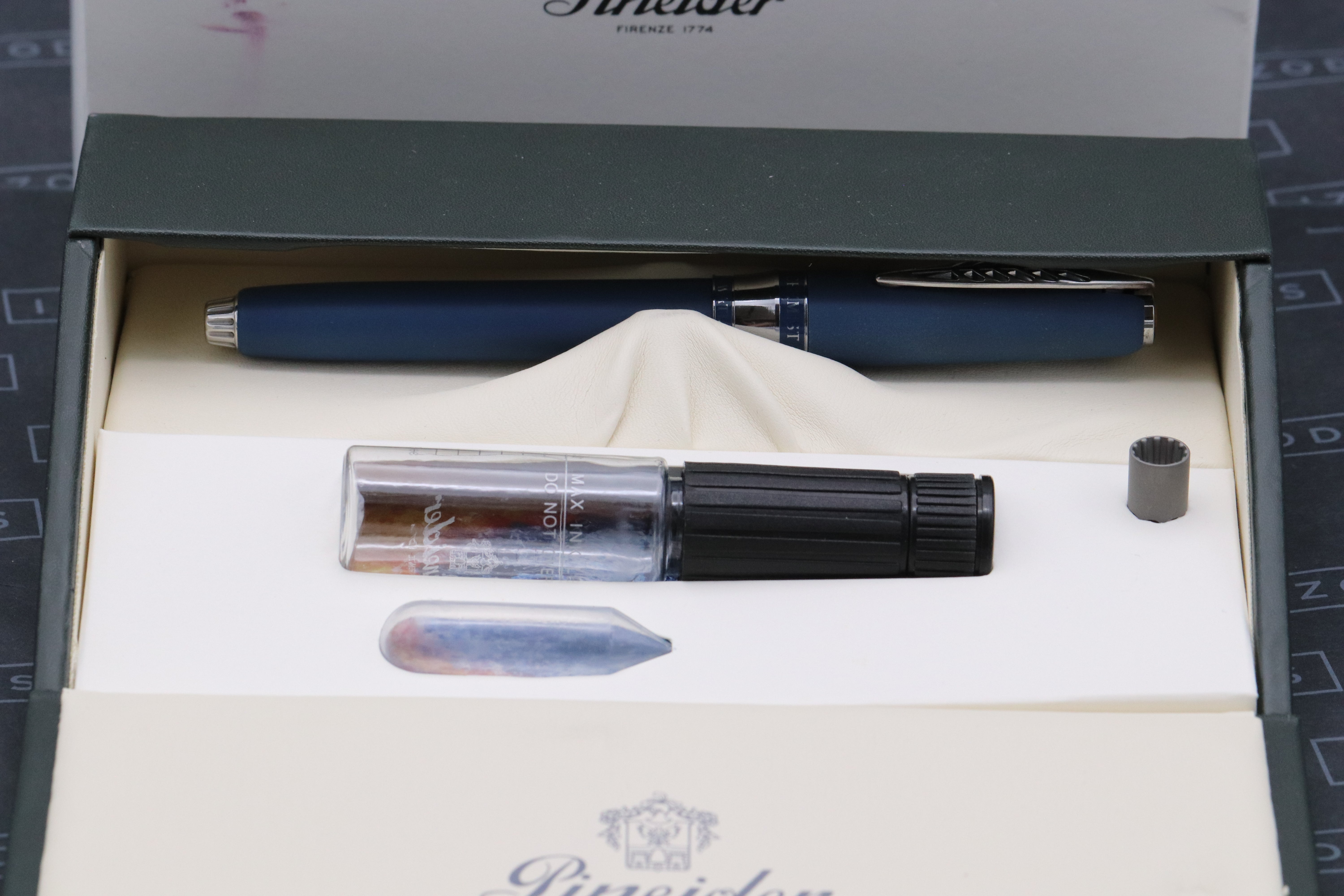 Pineider Alchemist Kilauea Blue Fountain Pen - Stub Nib – IZODS