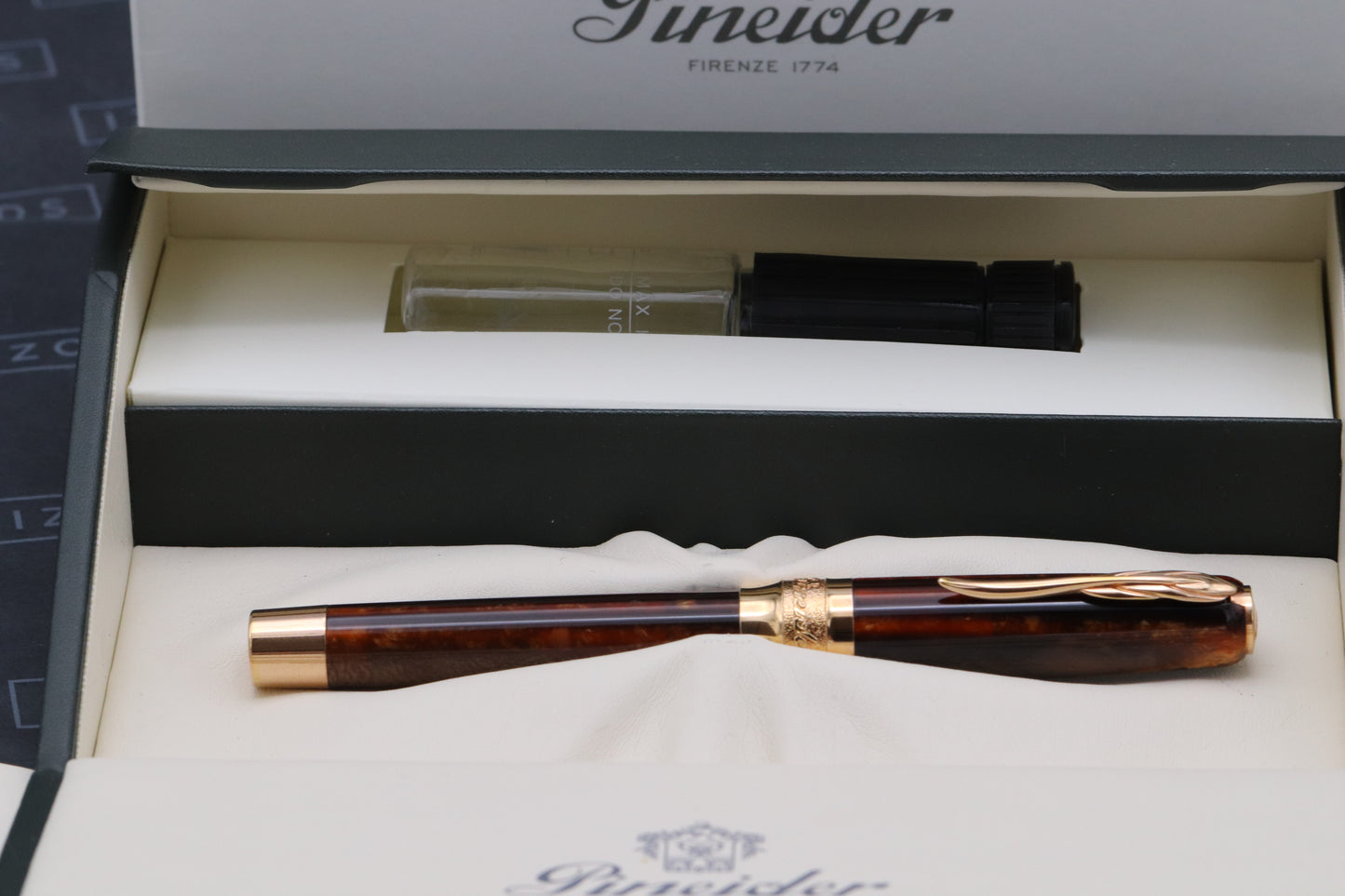 Pineider La Grande Bellezza Arco Oak LE28 Rose Gold Fountain Pen