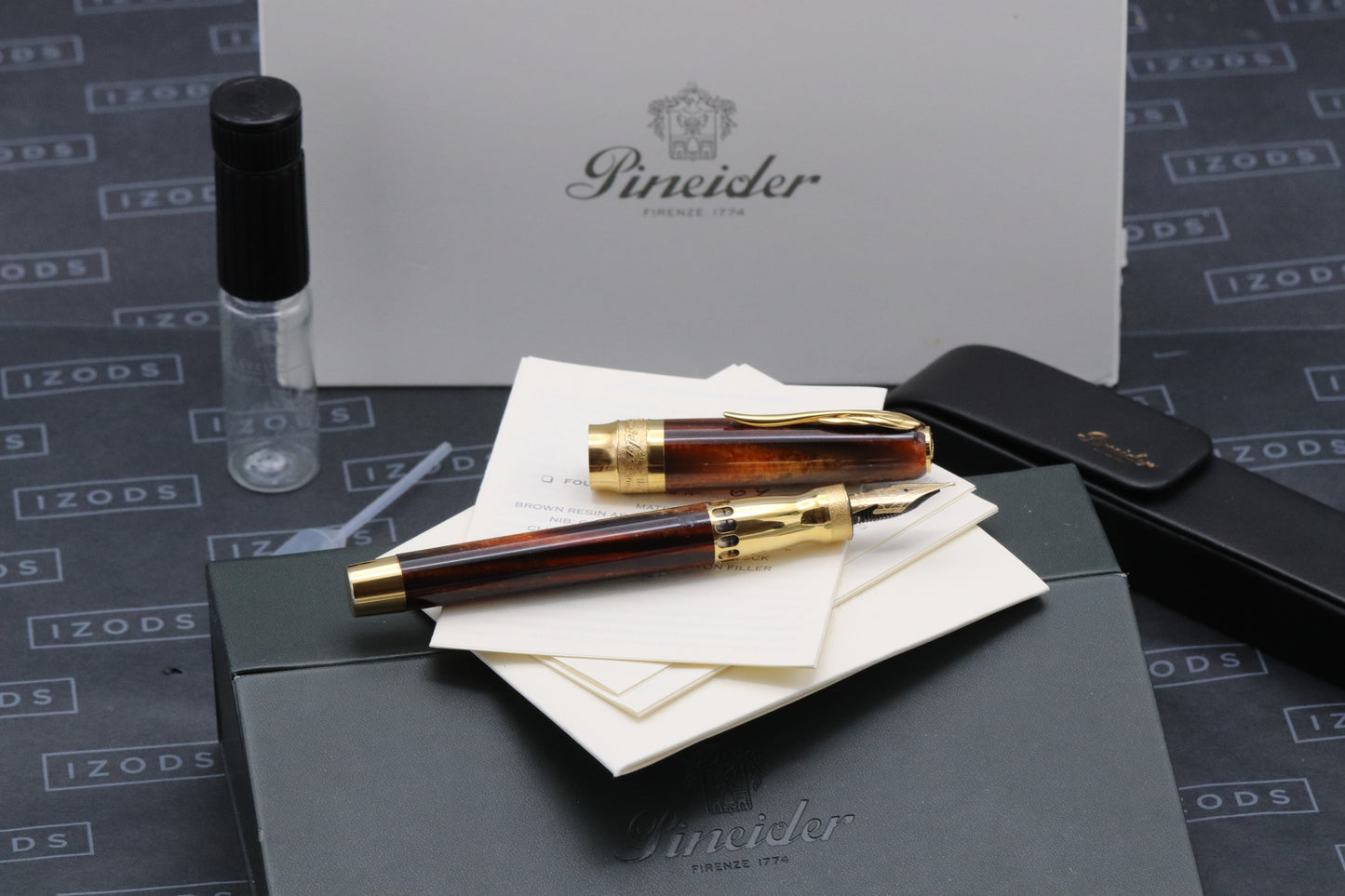 Pineider La Grande Bellezza Arco Oak LE88 Gold Trim Fountain Pen