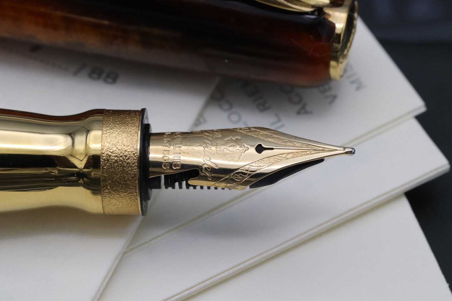 Pineider La Grande Bellezza Arco Oak LE88 Gold Trim Fountain Pen