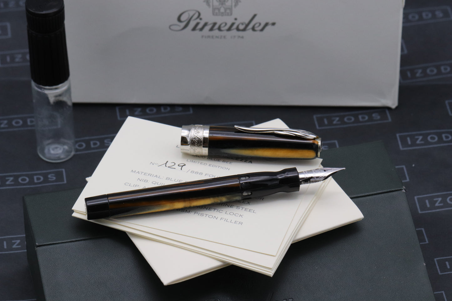 Pineider La Grande Bellezza Arco Blue Bee LE888 Fountain Pen