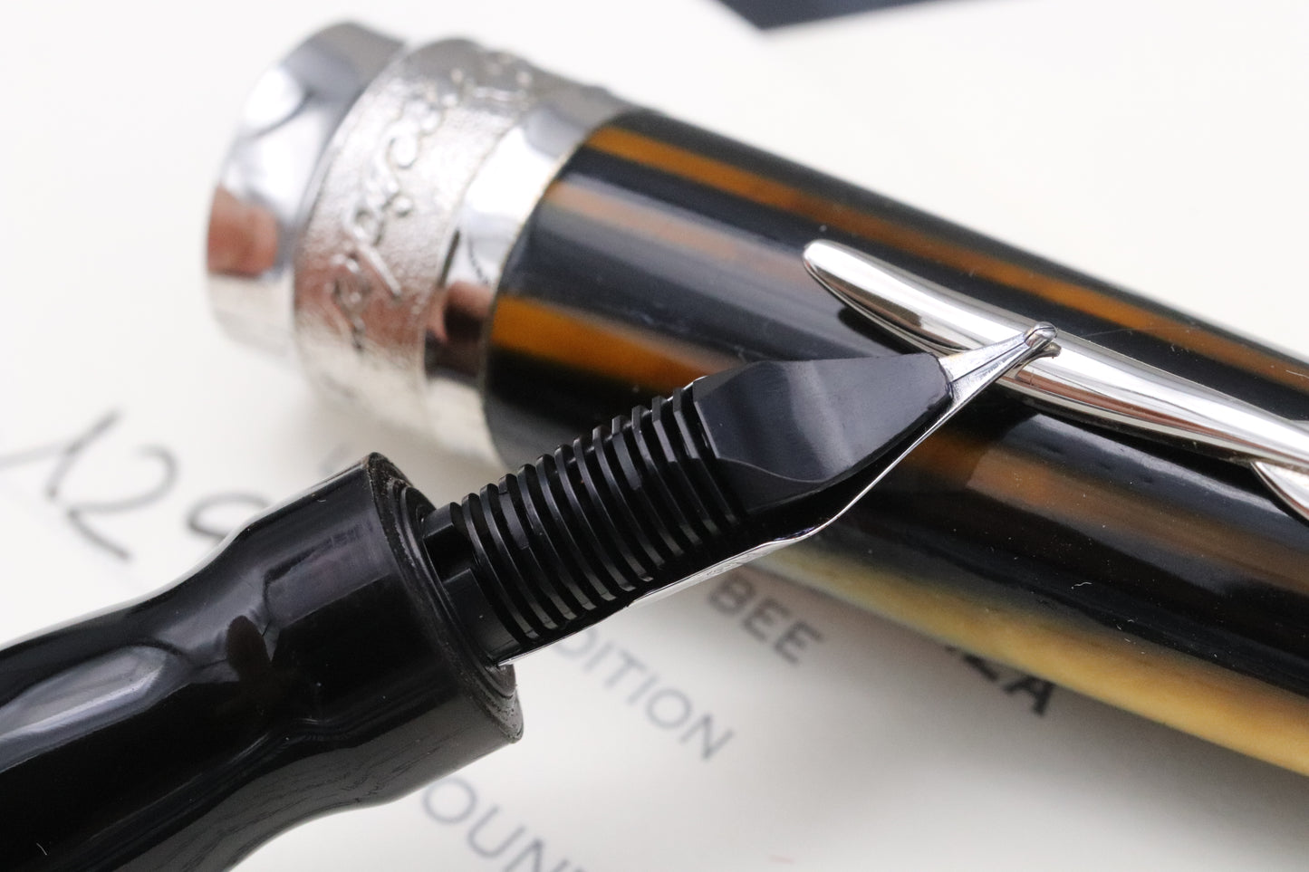 Pineider La Grande Bellezza Arco Blue Bee LE888 Fountain Pen
