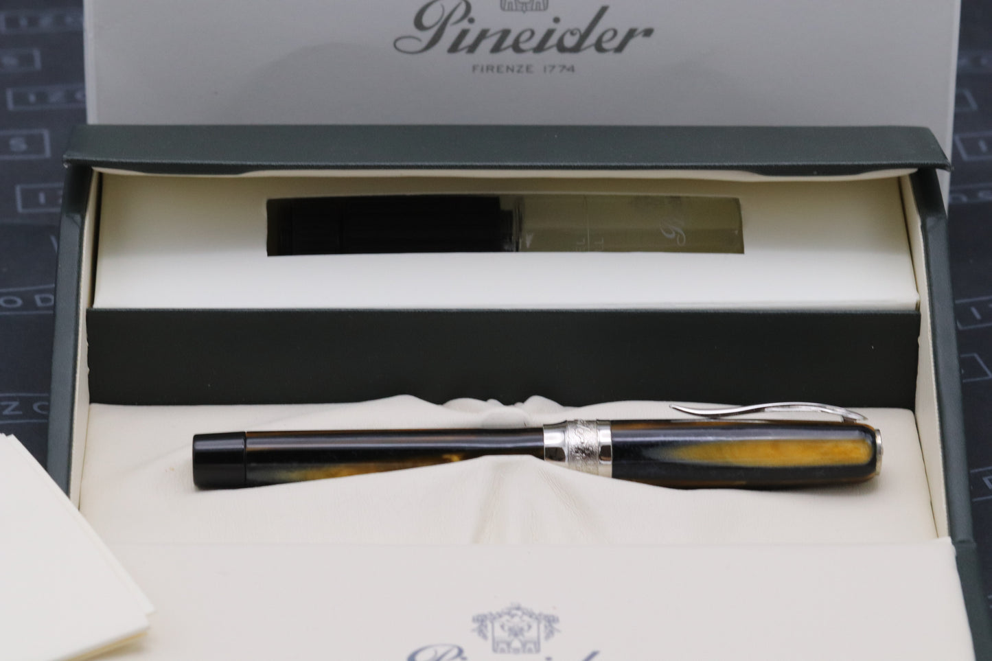 Pineider La Grande Bellezza Arco Blue Bee LE888 Fountain Pen