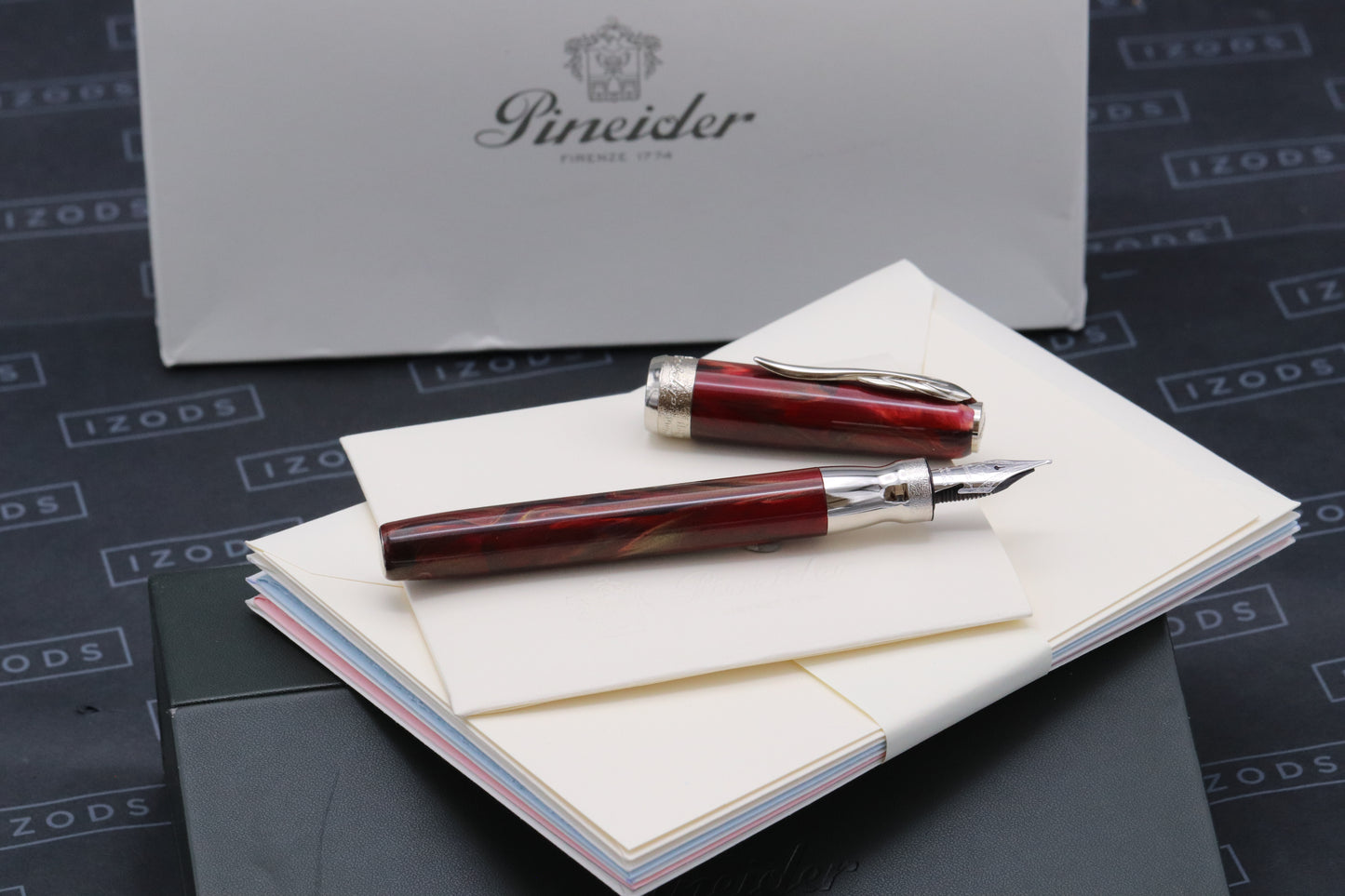 Pineider La Grande Bellezza Gemstones Rodolite Red Fountain Pen - Medium Nib
