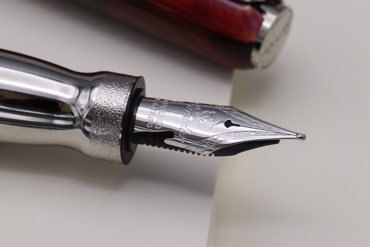 Pineider La Grande Bellezza Gemstones Rodolite Red Fountain Pen - Medium Nib