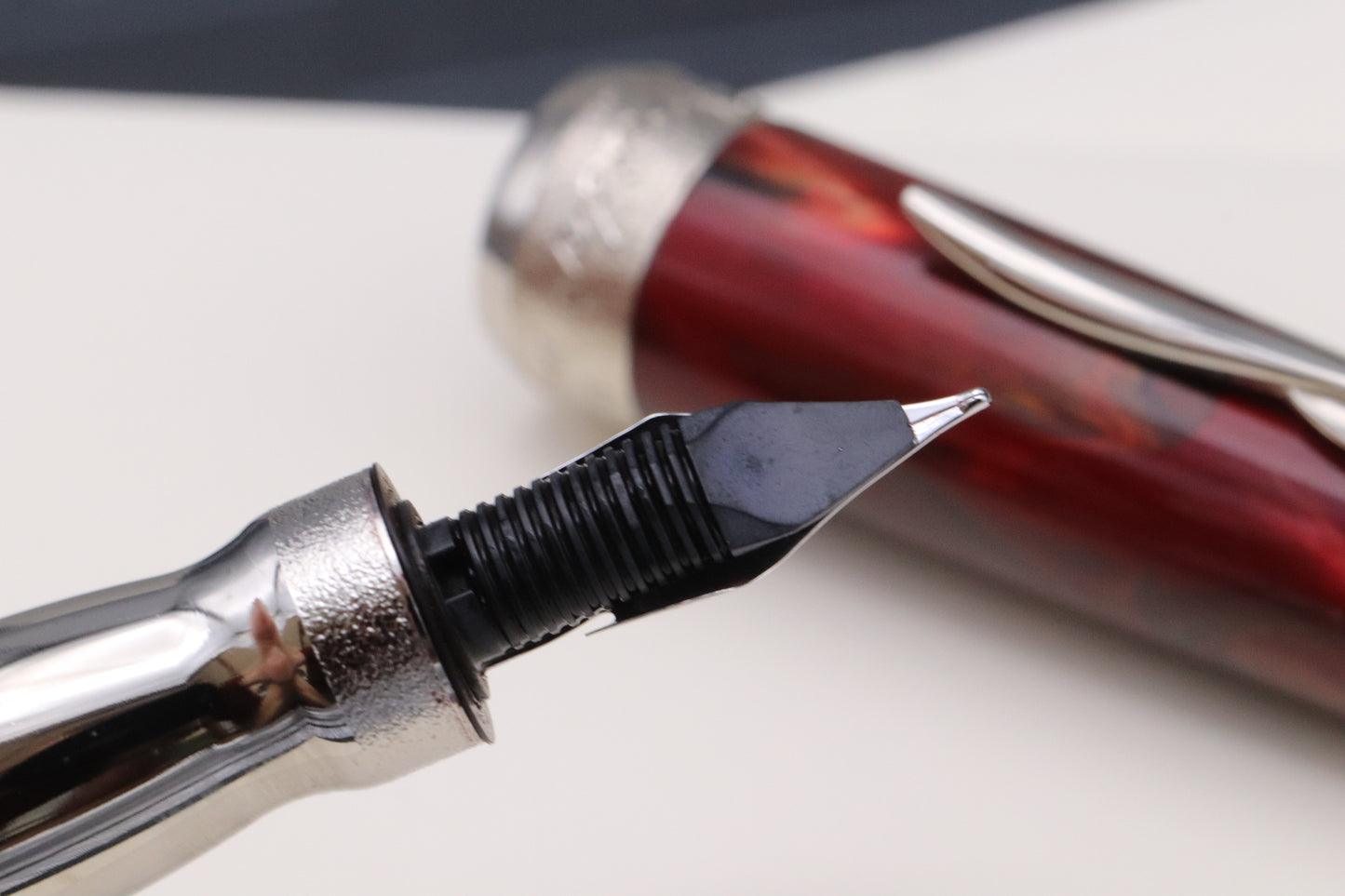 Pineider La Grande Bellezza Gemstones Rodolite Red Fountain Pen - Medium Nib