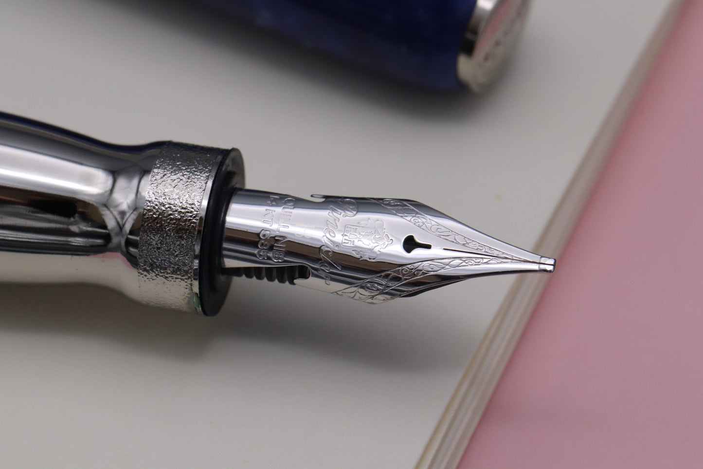 Pineider La Grande Bellezza Gemstones Lapis Blue Fountain Pen - Broad Nib