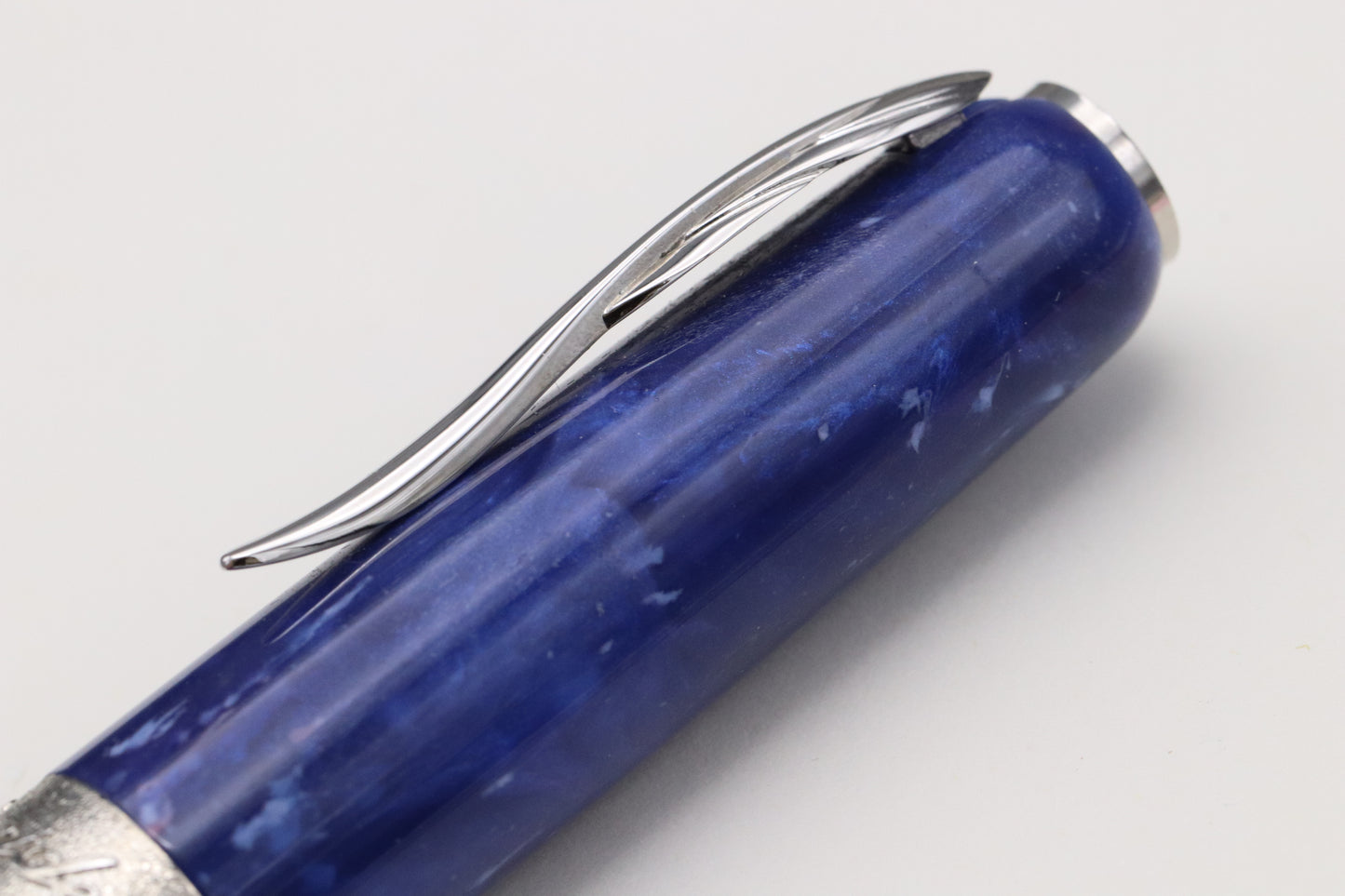 Pineider La Grande Bellezza Gemstones Lapis Blue Fountain Pen - Broad Nib
