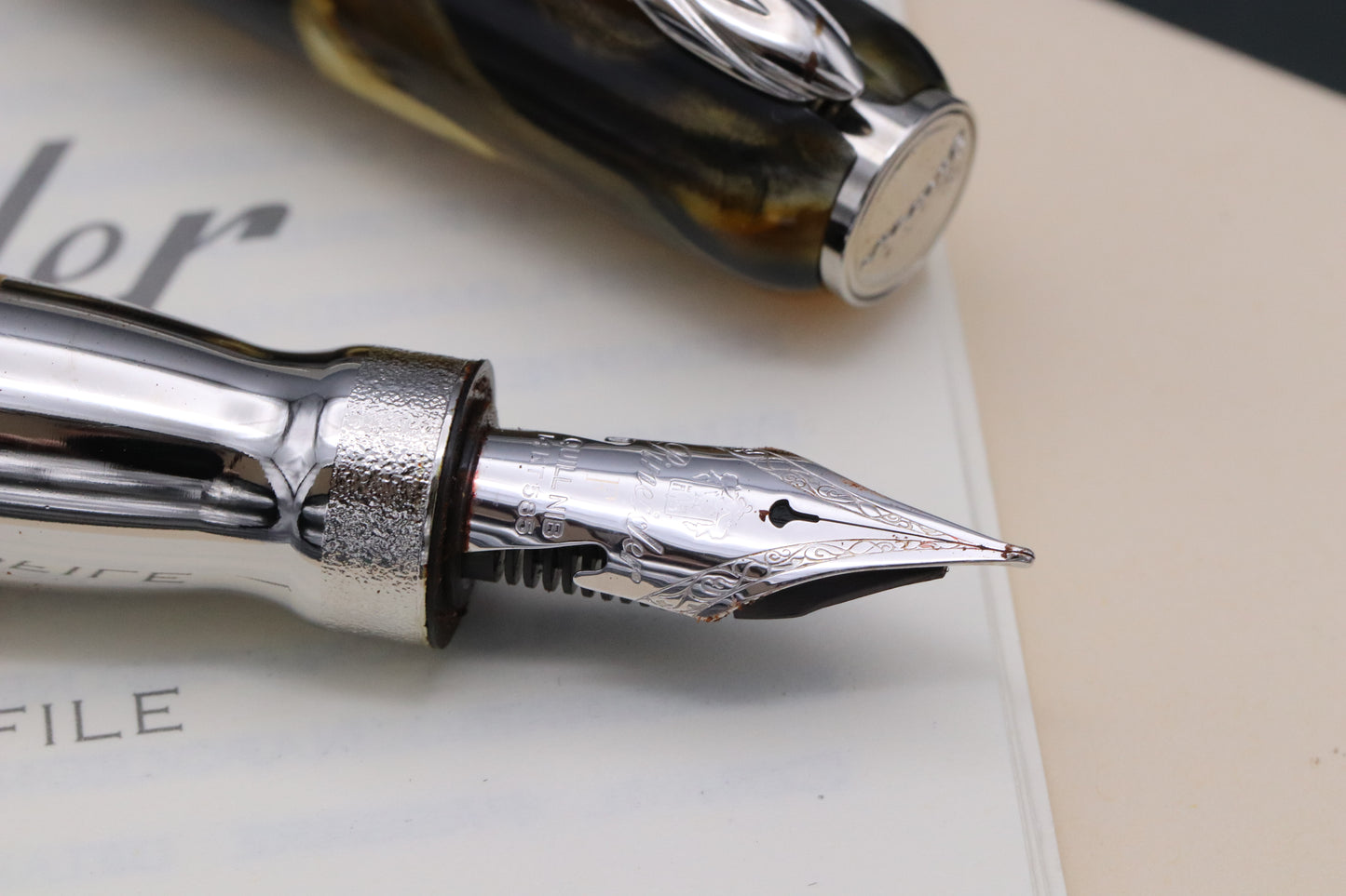 Pineider La Grande Bellezza Gemstones Tigers Eye Fountain Pen - Fine Nib