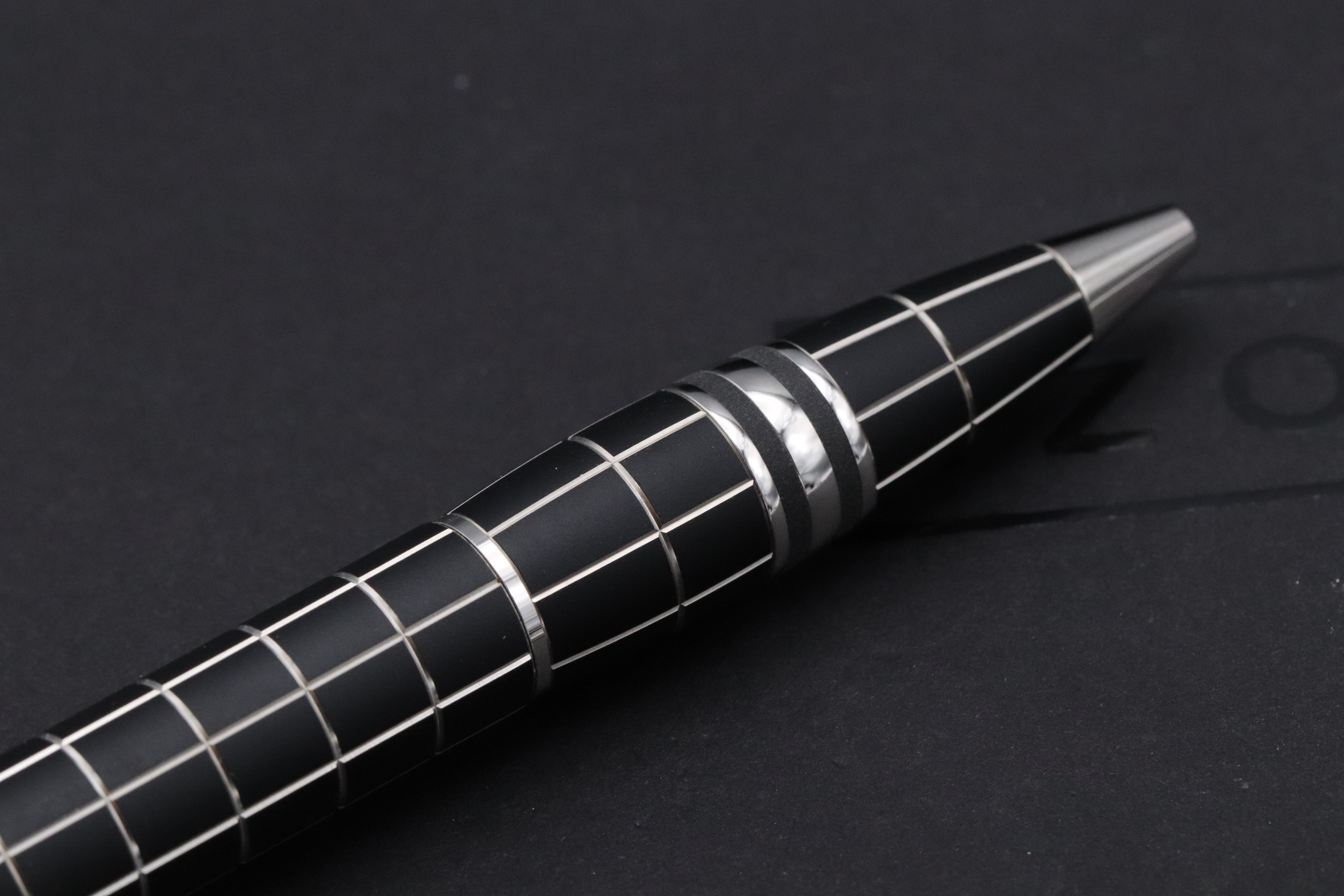 Montblanc Starwalker Rubber Platinum Ballpoint Pen – IZODS