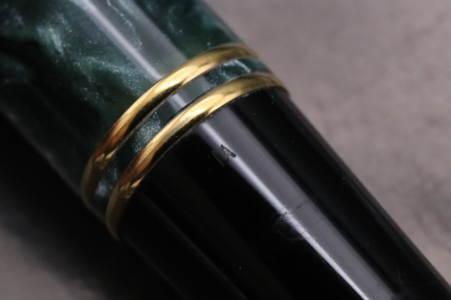 Parker Duofold International MKI Green Marble Fountain Pen - Oblique Medium Nib