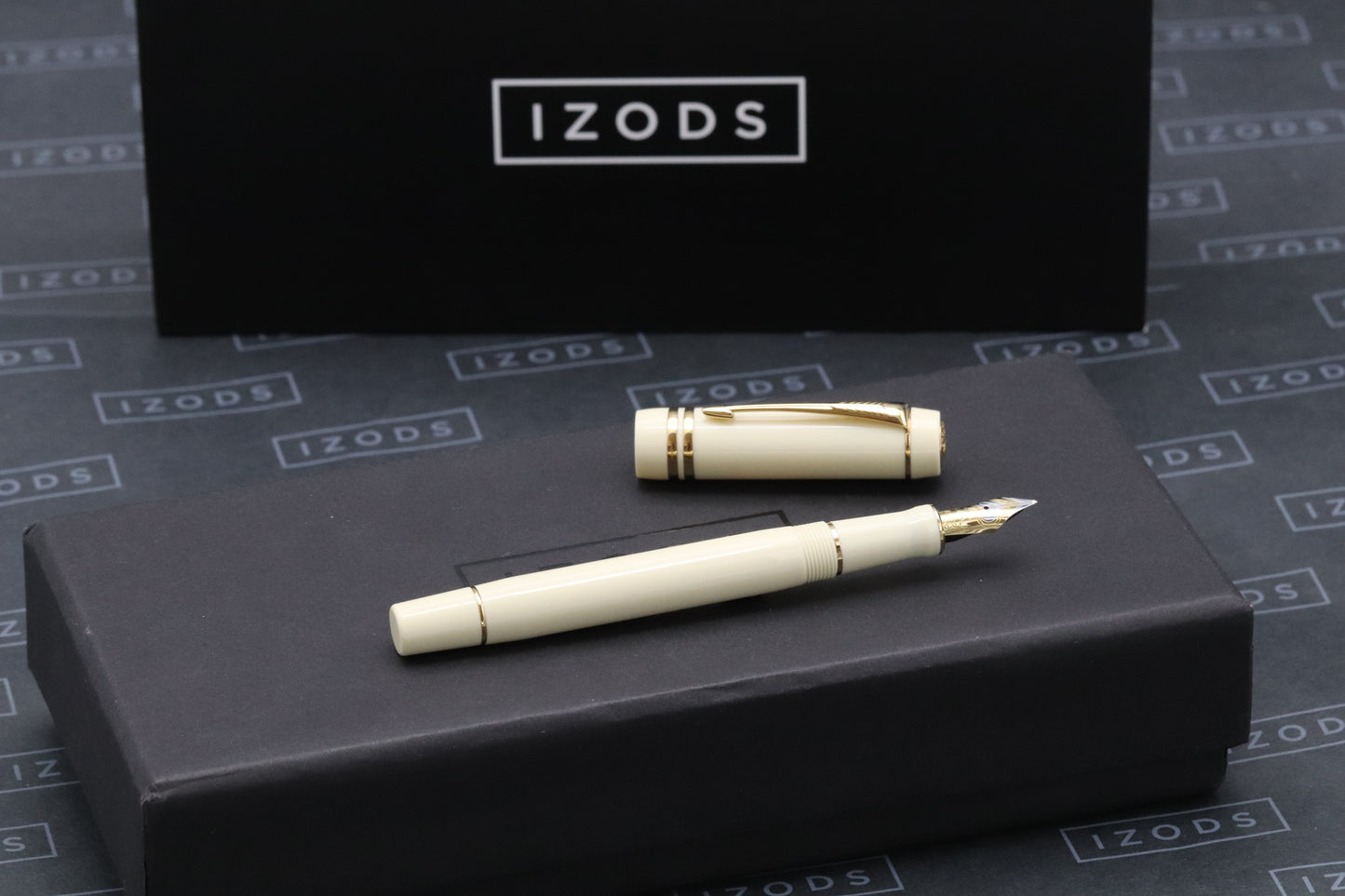 Parker Duofold International Ivory-Resin GT Fountain Pen