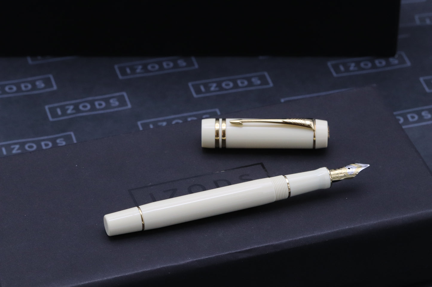 Parker Duofold International Ivory-Resin GT Fountain Pen