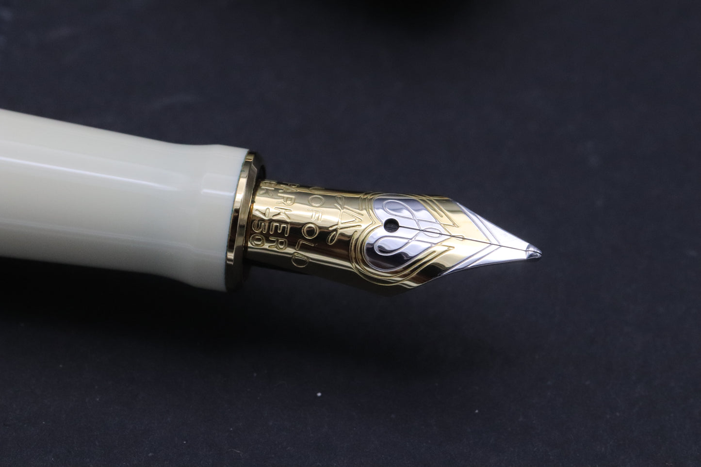 Parker Duofold International Ivory-Resin GT Fountain Pen