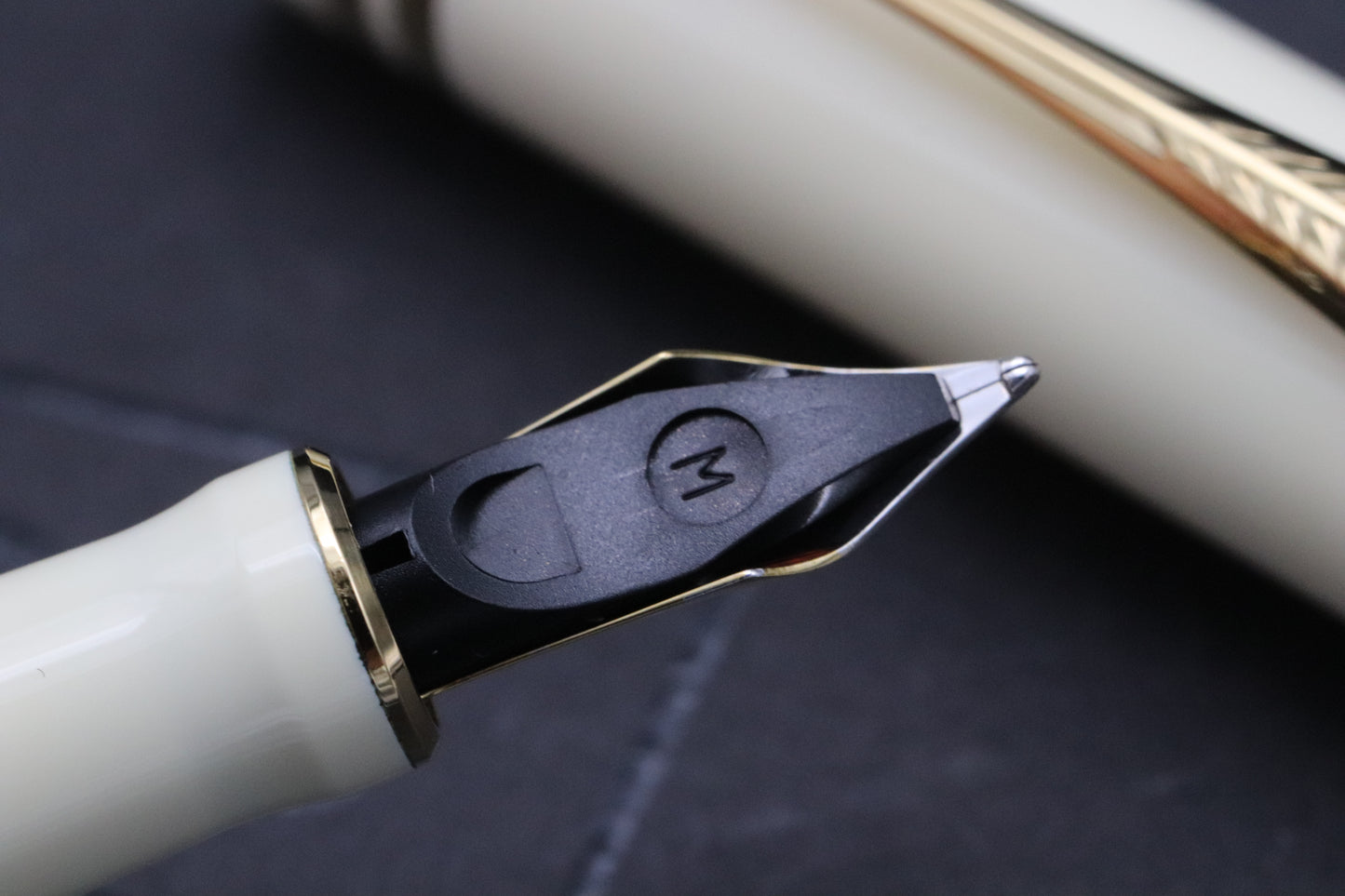Parker Duofold International Ivory-Resin GT Fountain Pen