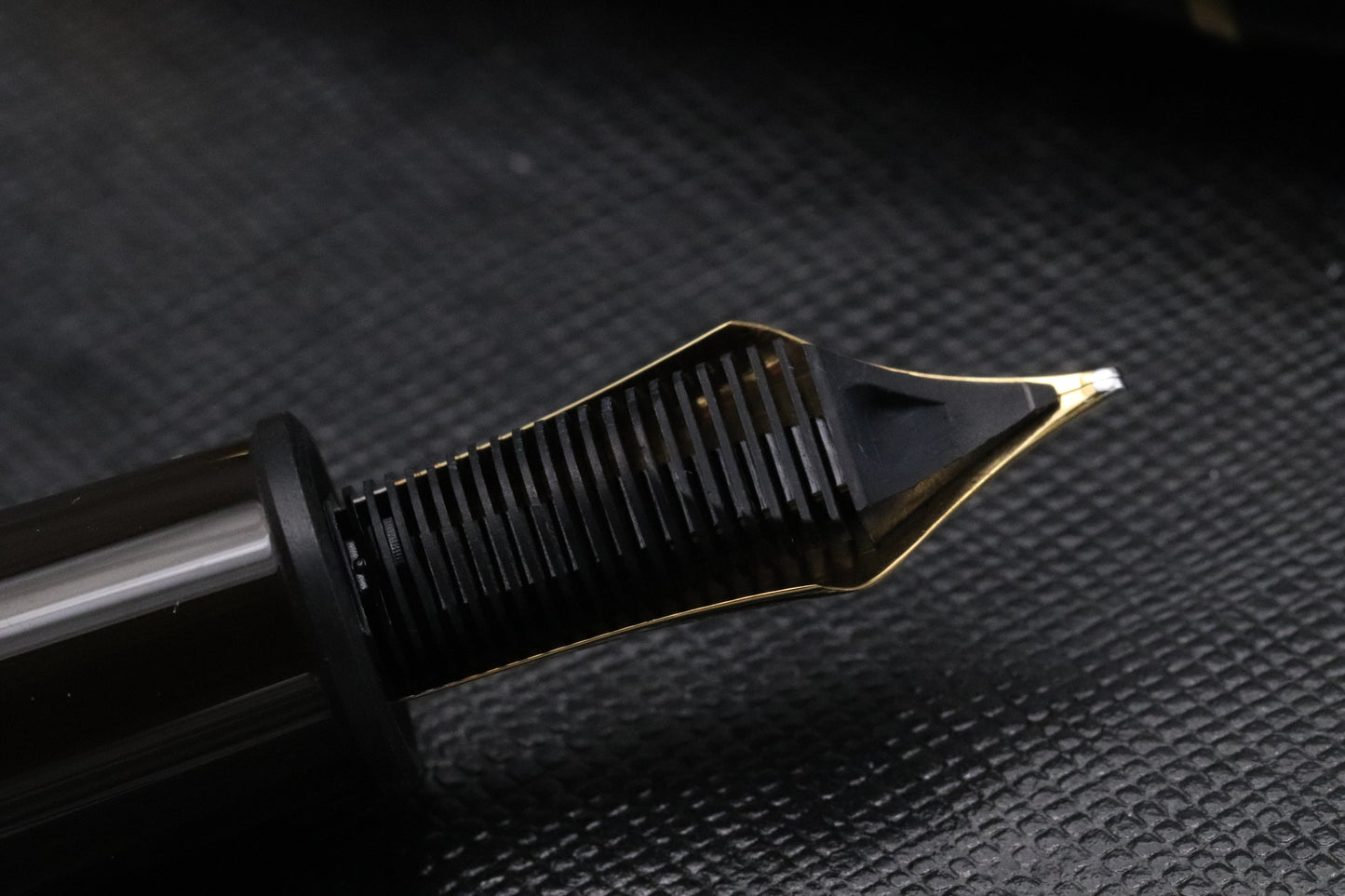 Montblanc Writers Edition Alexandre Dumas (Father) Fountain Pen - Broad Nib