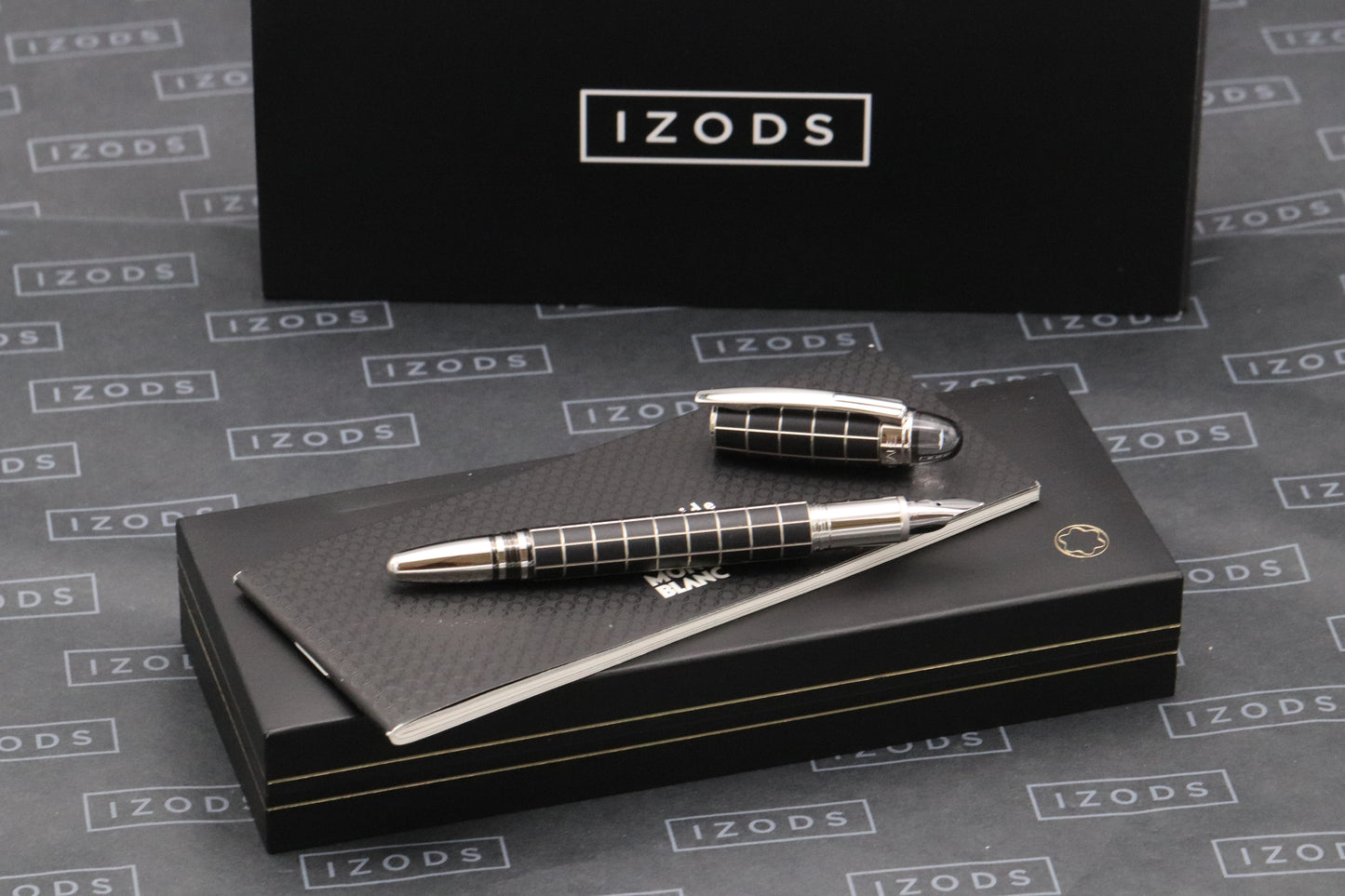 Montblanc Starwalker Rubber Platinum Fountain Pen - Fine Nib