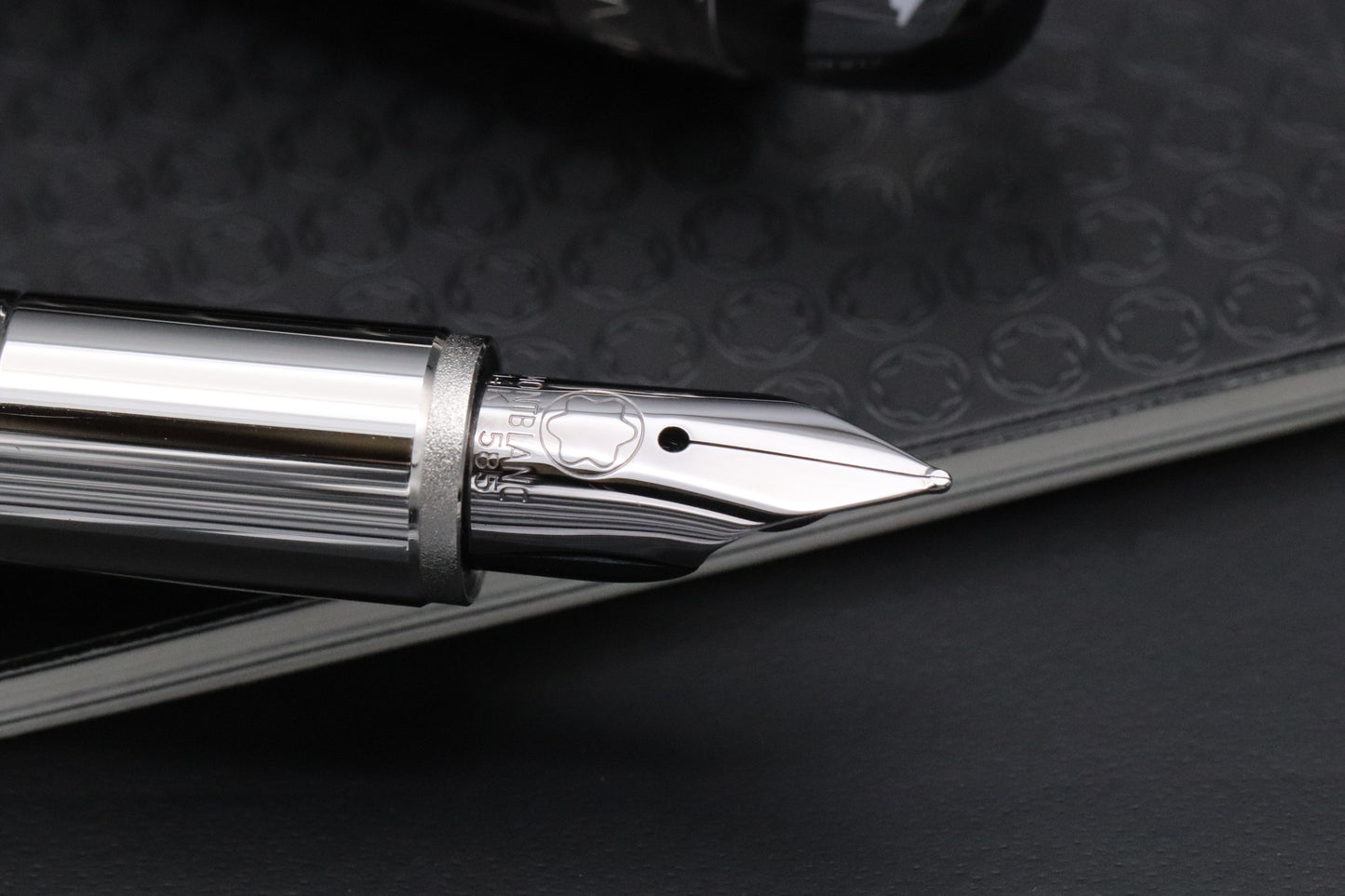 Montblanc Starwalker Rubber Platinum Fountain Pen - Fine Nib