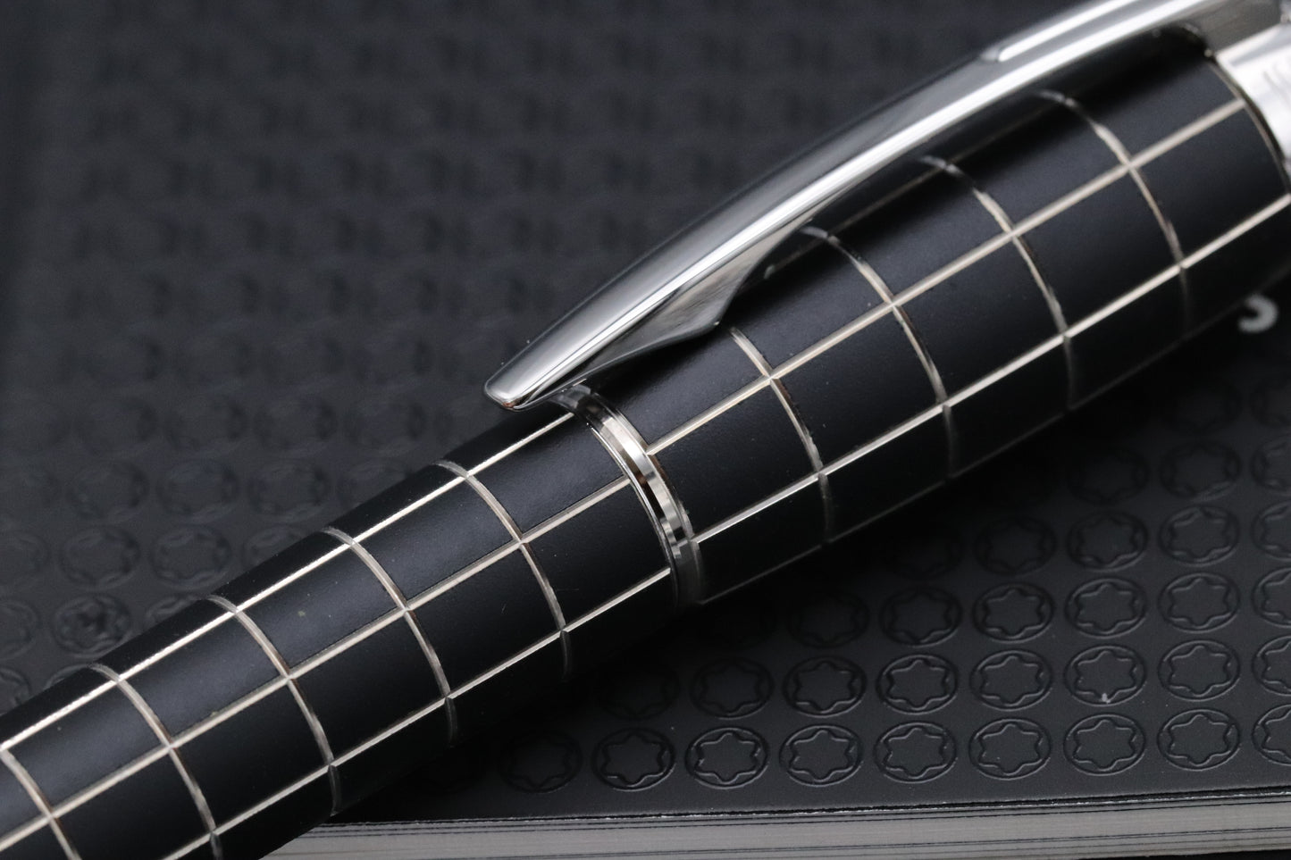 Montblanc Starwalker Rubber Platinum Fountain Pen - Fine Nib