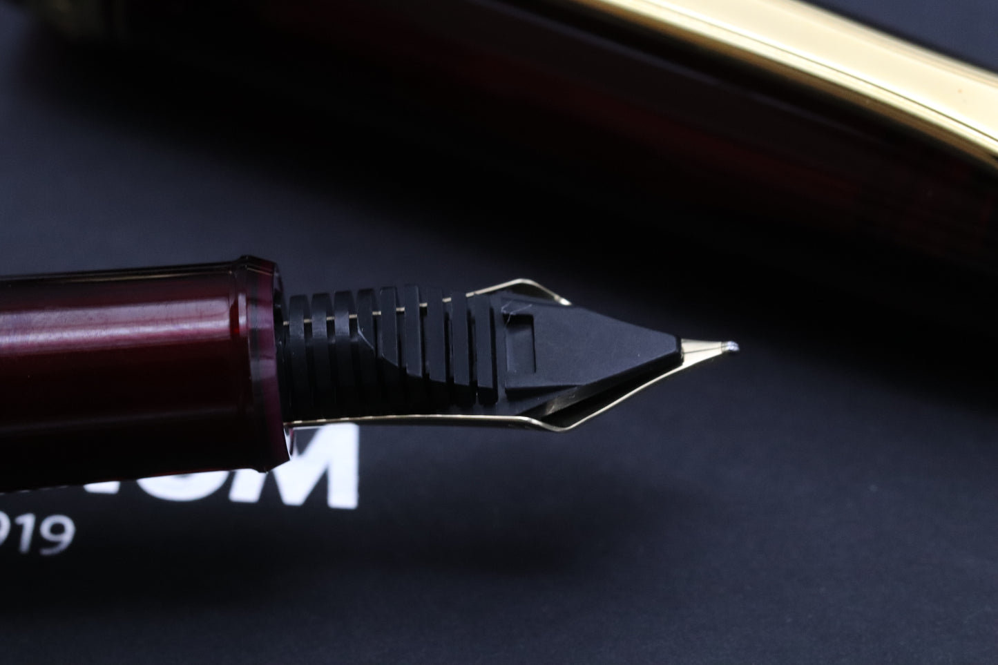 Platinum 3776 Bourgogne Red Fountain Pen - M Nib - UNUSED
