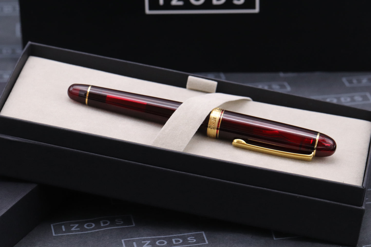 Platinum 3776 Bourgogne Red Fountain Pen - M Nib - UNUSED