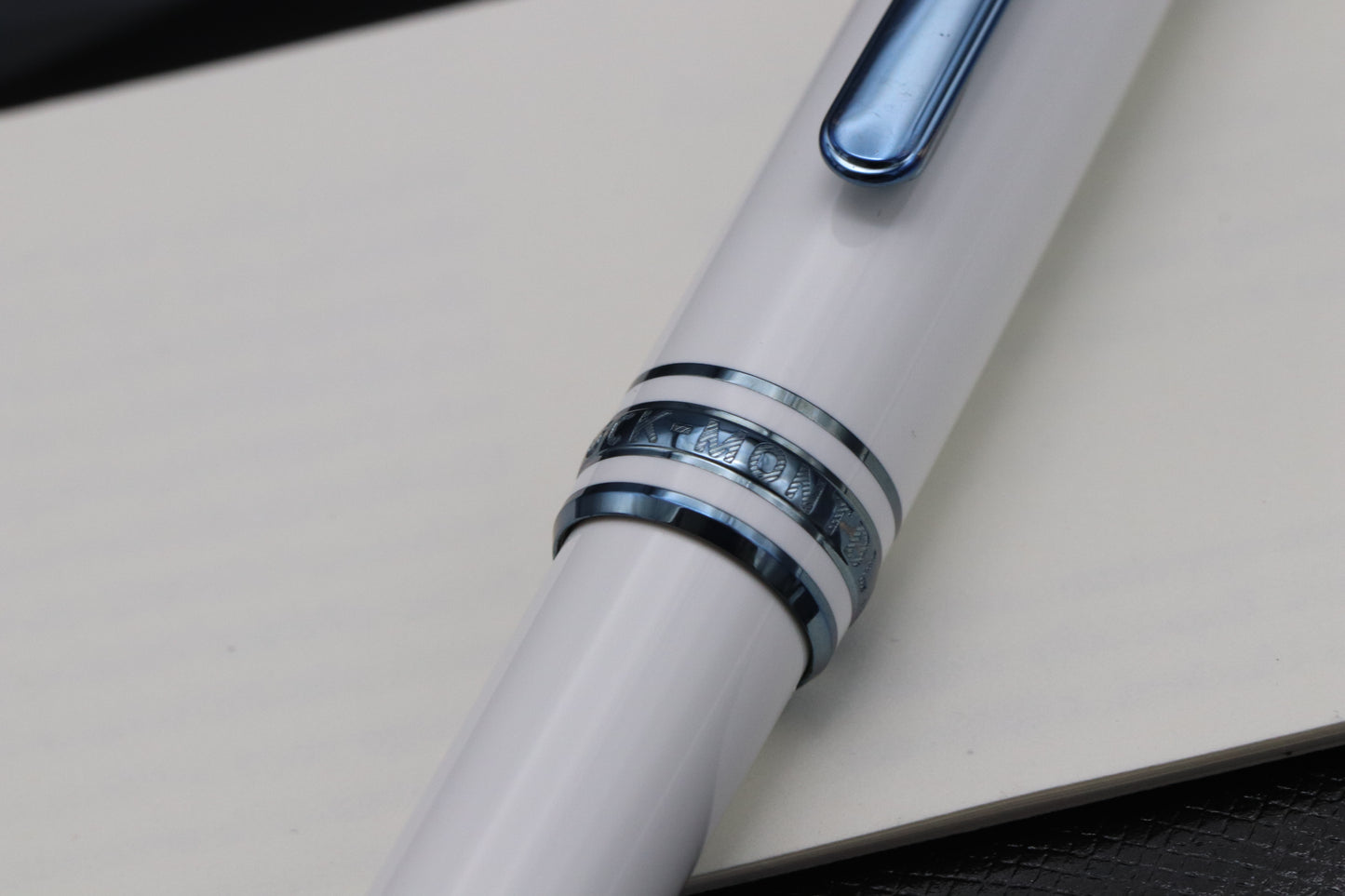 Montblanc Meisterstück Classique Glacier White Ballpoint Pen