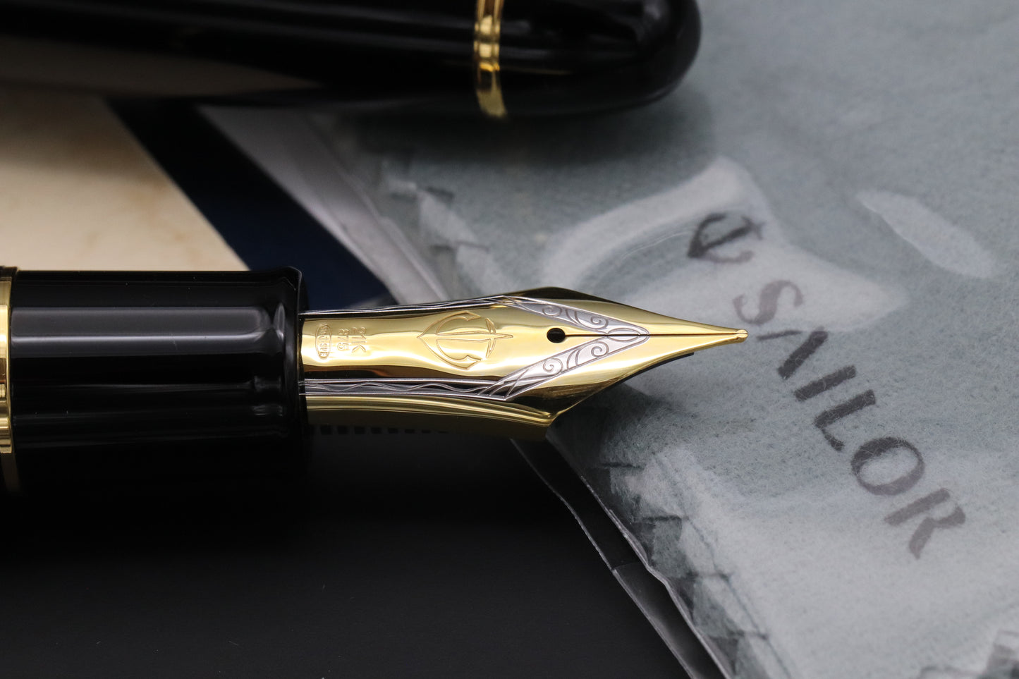 Sailor King of Pen Black Resin GT Fountain Pen - UNUSED - Broad Nib
