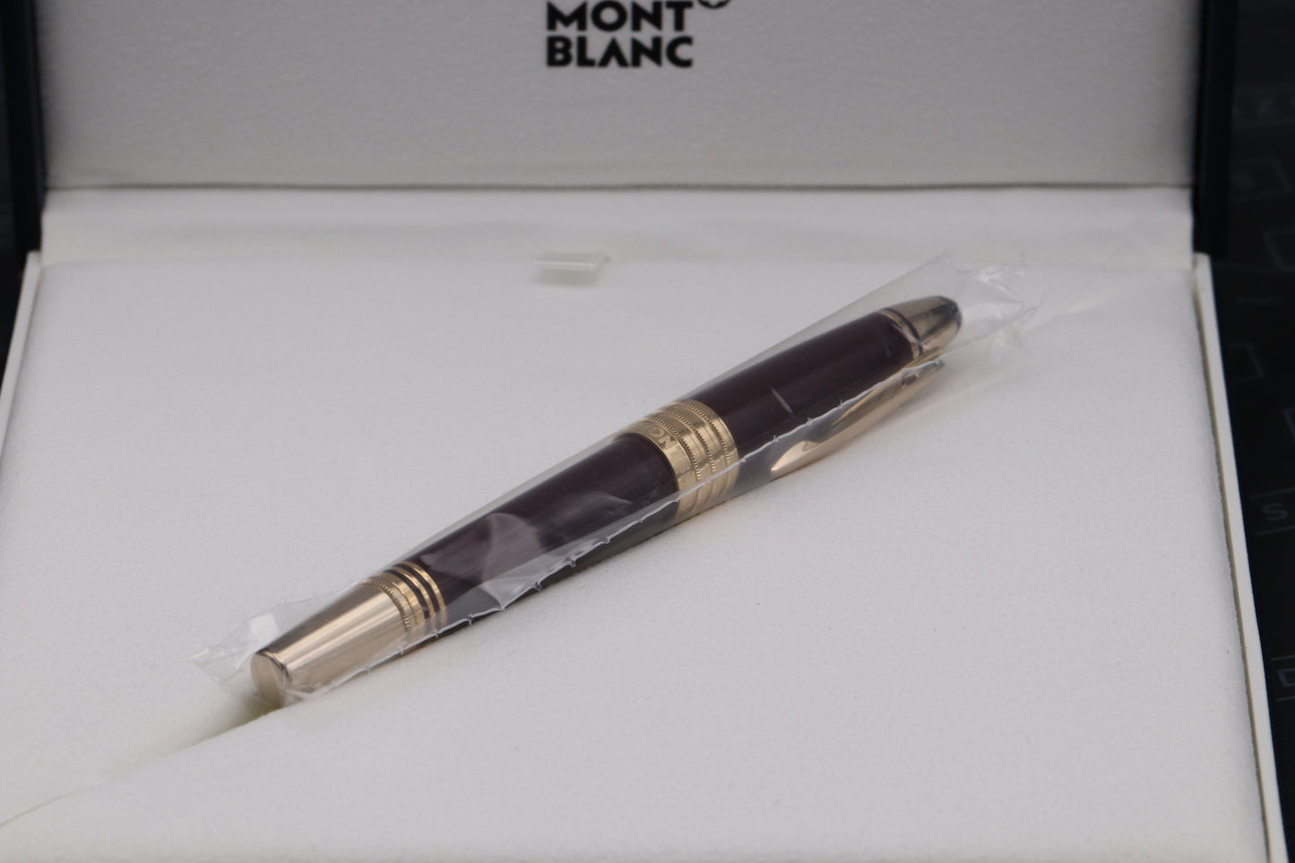 Montblanc Great Characters JFK Burgundy Fountain Pen - Serviced by MB Aug 2025
