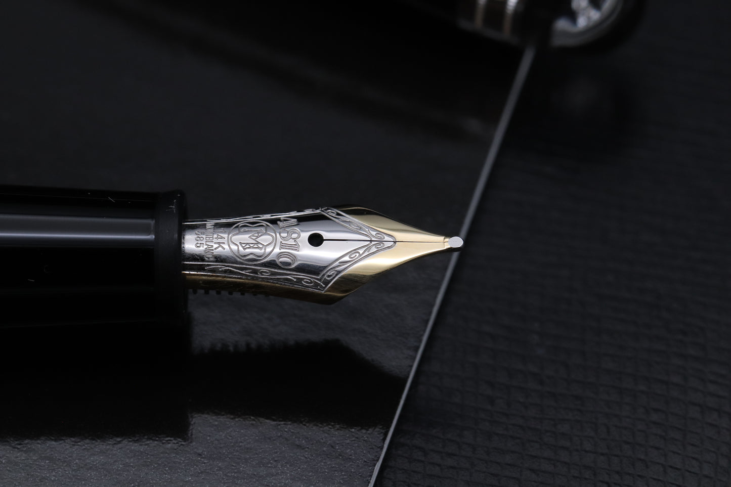 Montblanc Meisterstuck Classique Diamond Fountain Pen - UNUSED