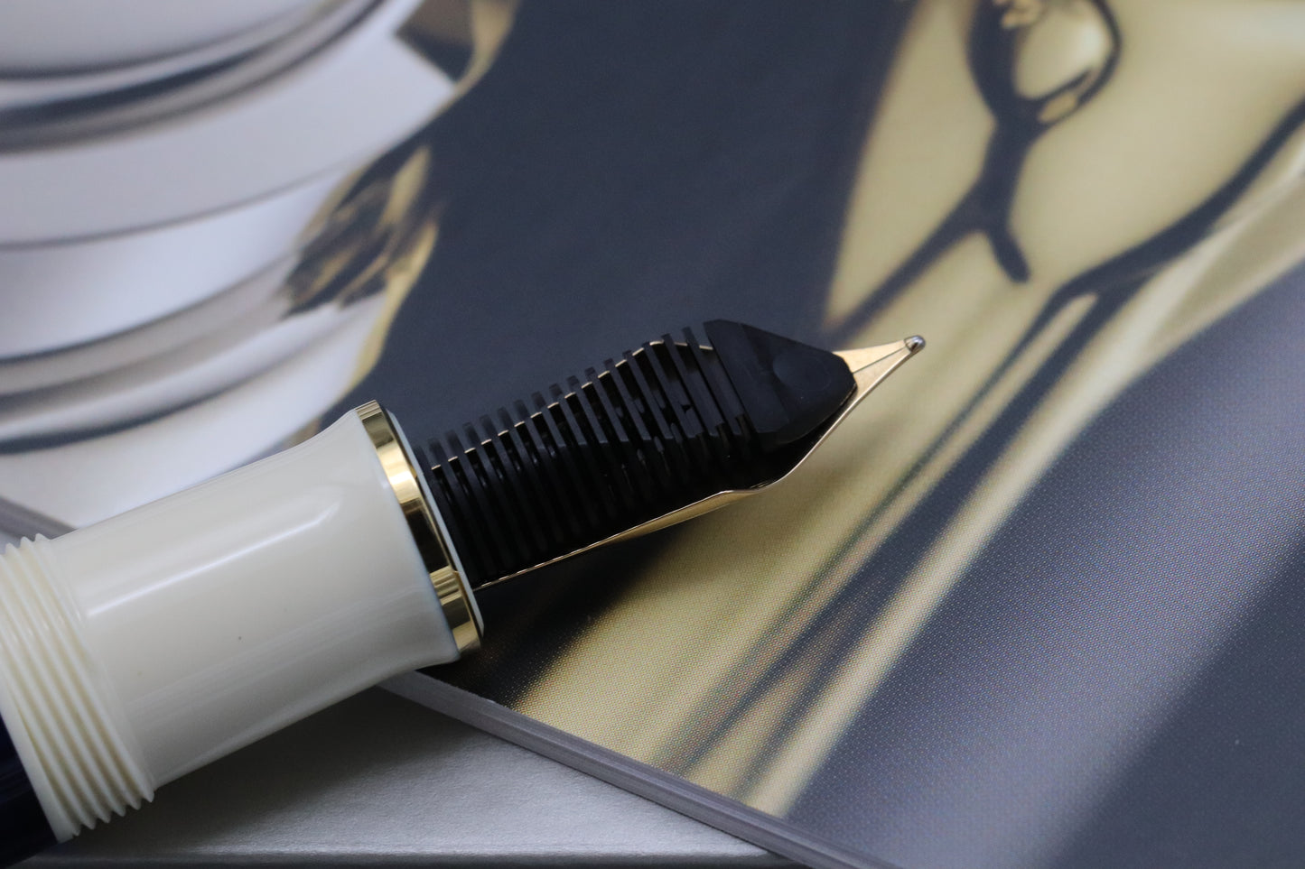 Pelikan Souveran M800 Cream Blue Fountain Pen - EF Nib