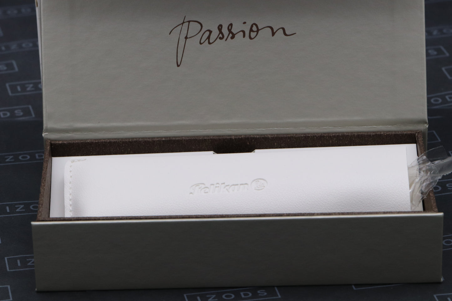 Pelikan Souveran M800 Cream Blue Fountain Pen - EF Nib