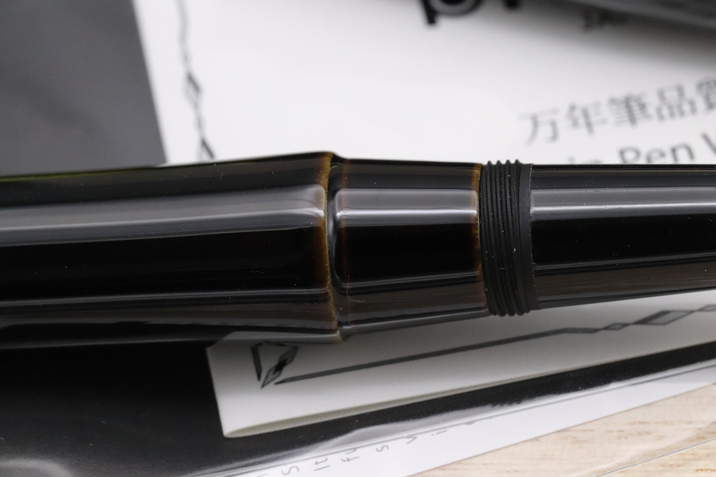 Platinum Izumo Urushi Biwatame Fountain Pen - Broad 'New Style' Nib