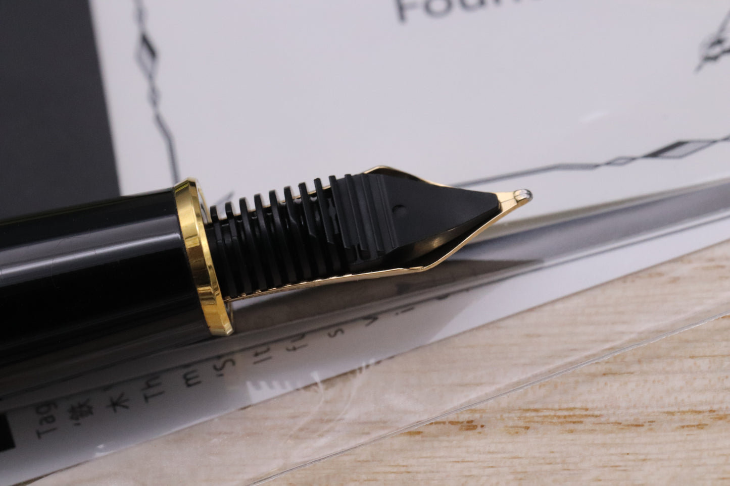 Platinum Izumo Urushi Biwatame Fountain Pen - Broad 'New Style' Nib