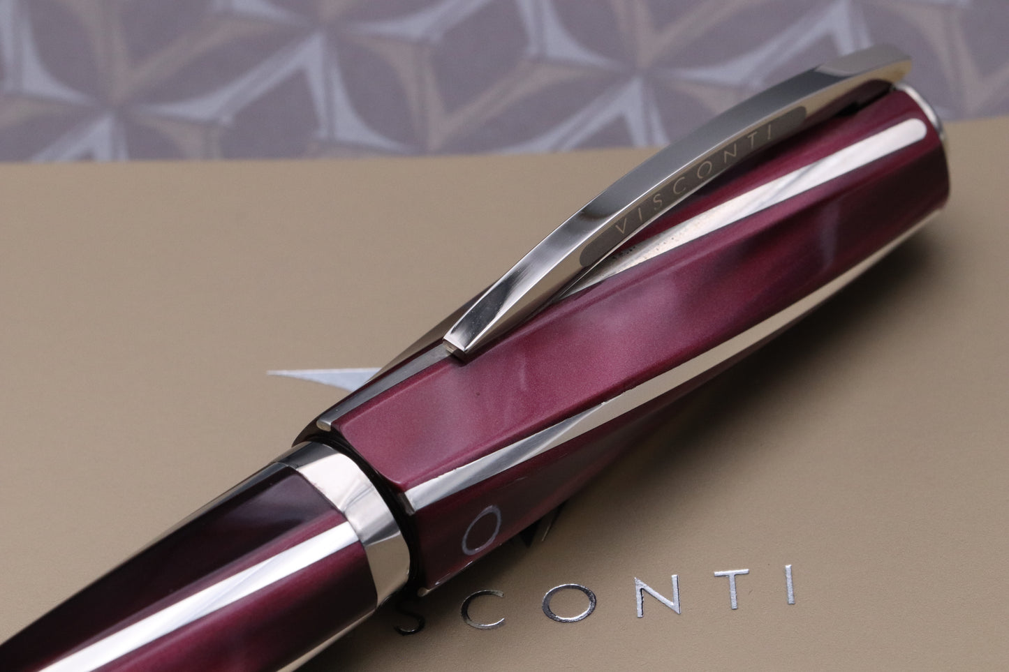 Visconti Divina Oversize Purple Silver Fountain Pen