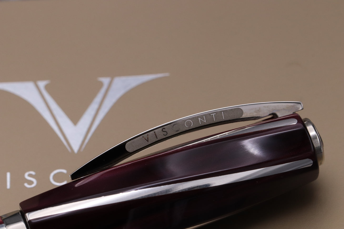 Visconti Divina Oversize Purple Silver Fountain Pen