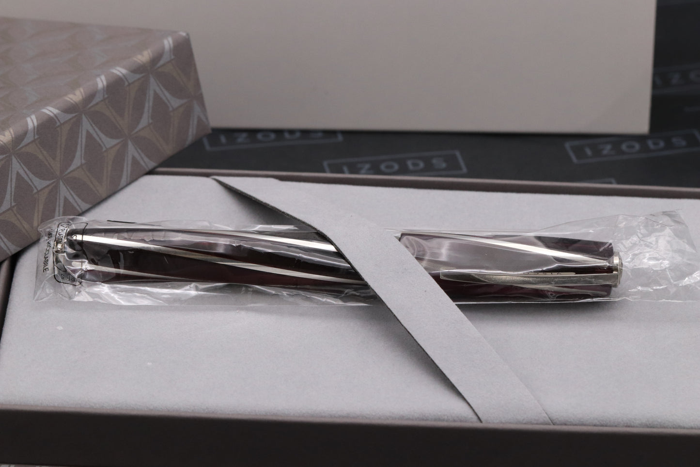 Visconti Divina Oversize Purple Silver Fountain Pen