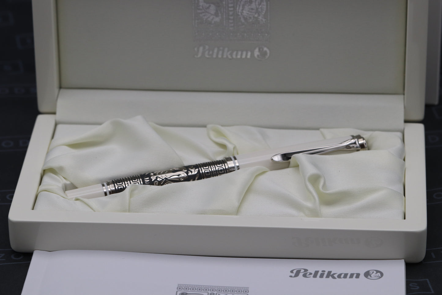 Pelikan Souveran M910 Toledo White Special Edition Fountain Pen - EF Nib