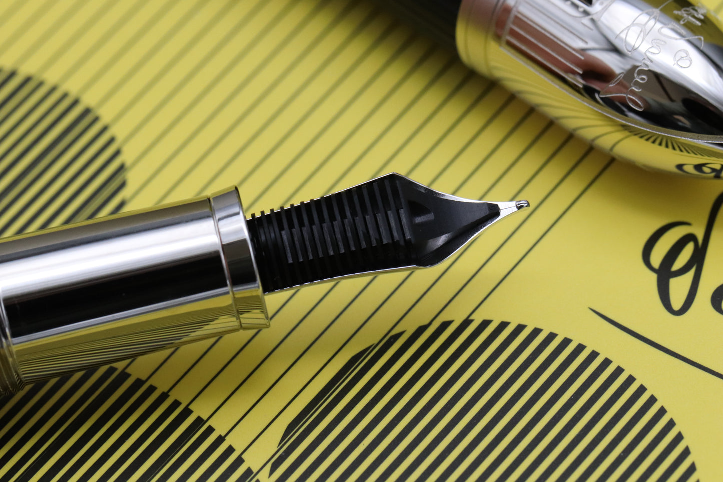 Montblanc Great Characters Walt Disney Special Edition Fountain Pen