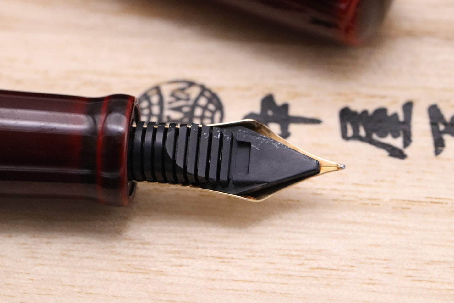 Nakaya Aka-tamenuri Desk Fountain Pen and Holder Set - DIPPED - SF Nib