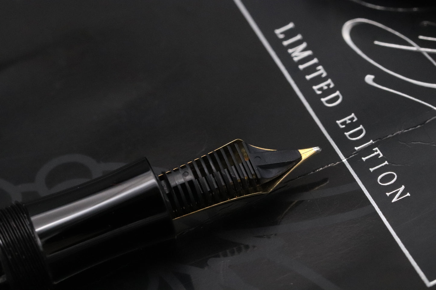 Montblanc Writers Edition Imperial Dragon Fountain Pen
