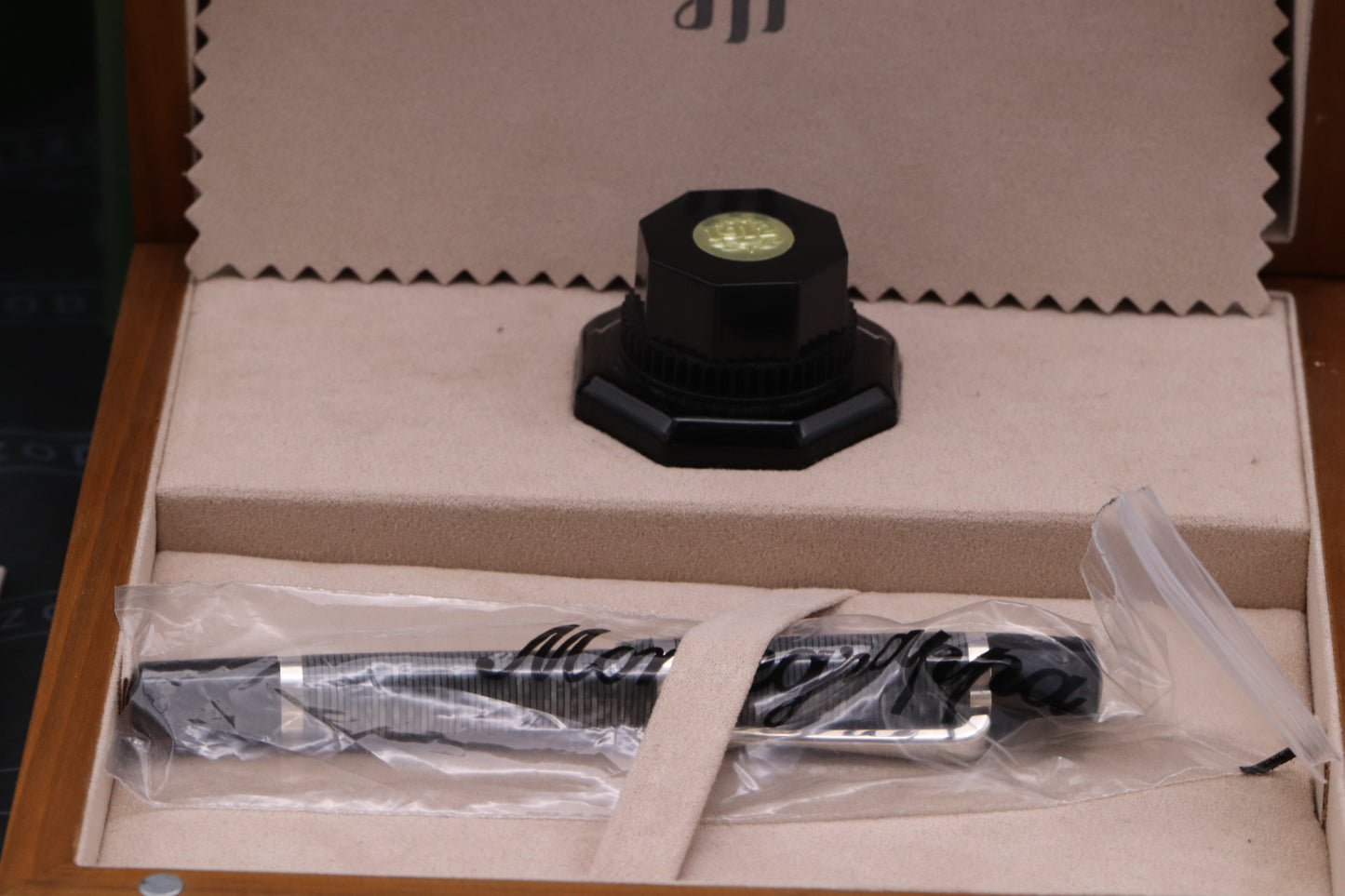Montegrappa Nazionale Flex Shiny Circles Celluloid LE100 Fountain Pen