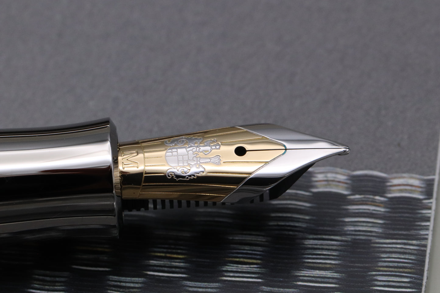 Graf von Faber-Castell Pen of the Year 2009 Horsehair Fountain Pen - DIPPED